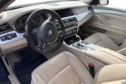 sininen BMW 530 2012 kuva 3.