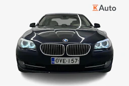 sininen BMW 530 2012 kuva 4.