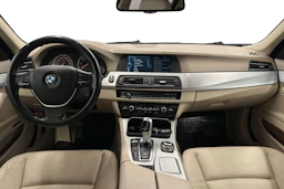 sininen BMW 530 2012 kuva 7.