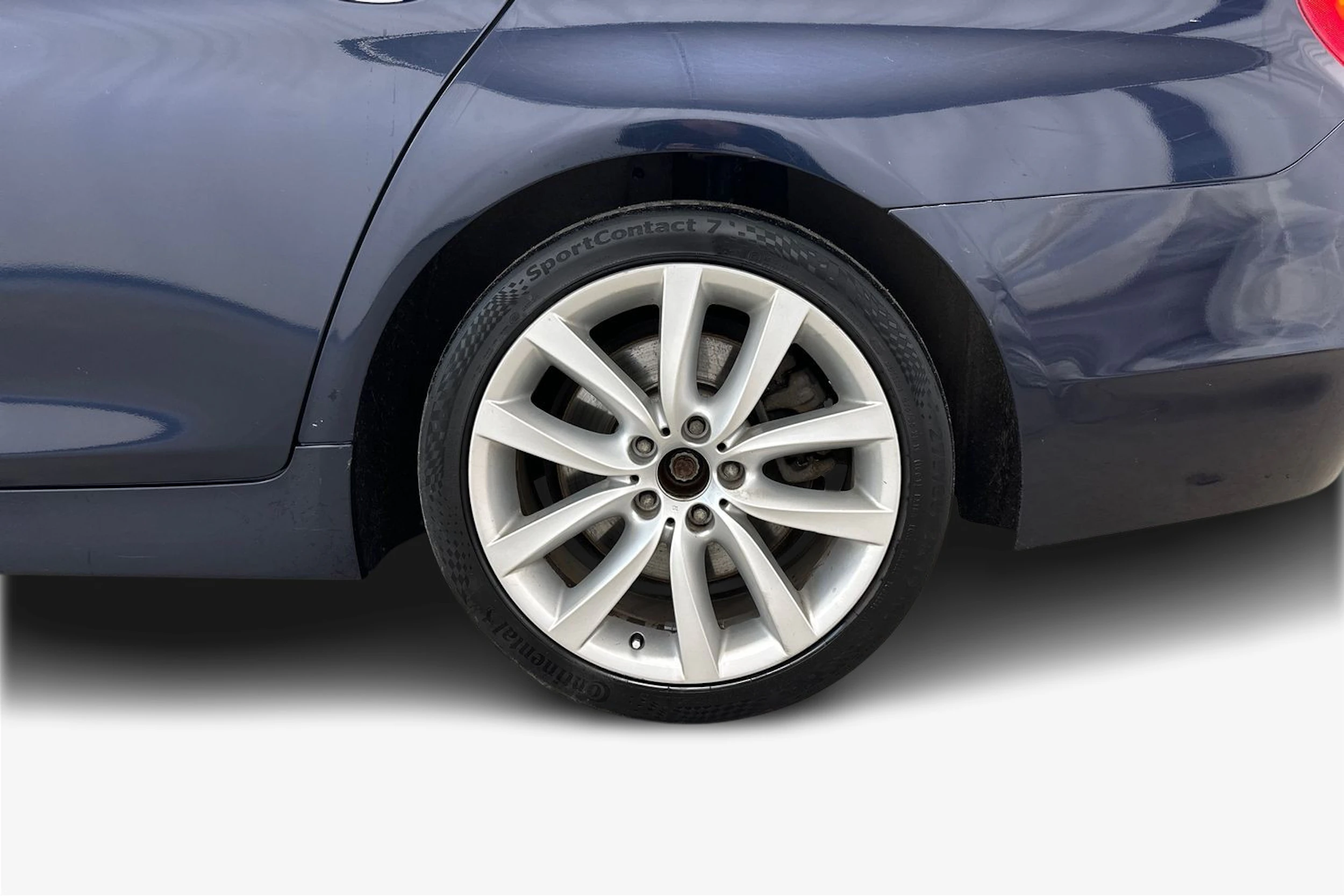 sininen BMW 530 2012 kuva 9.