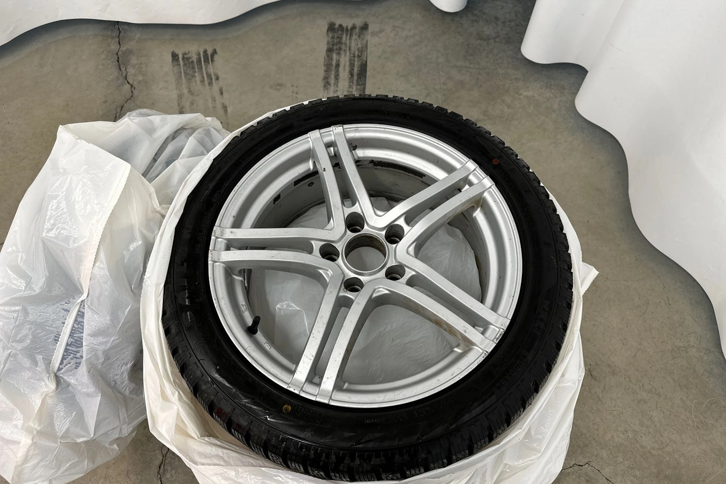 sininen BMW 530 2012 kuva 10.