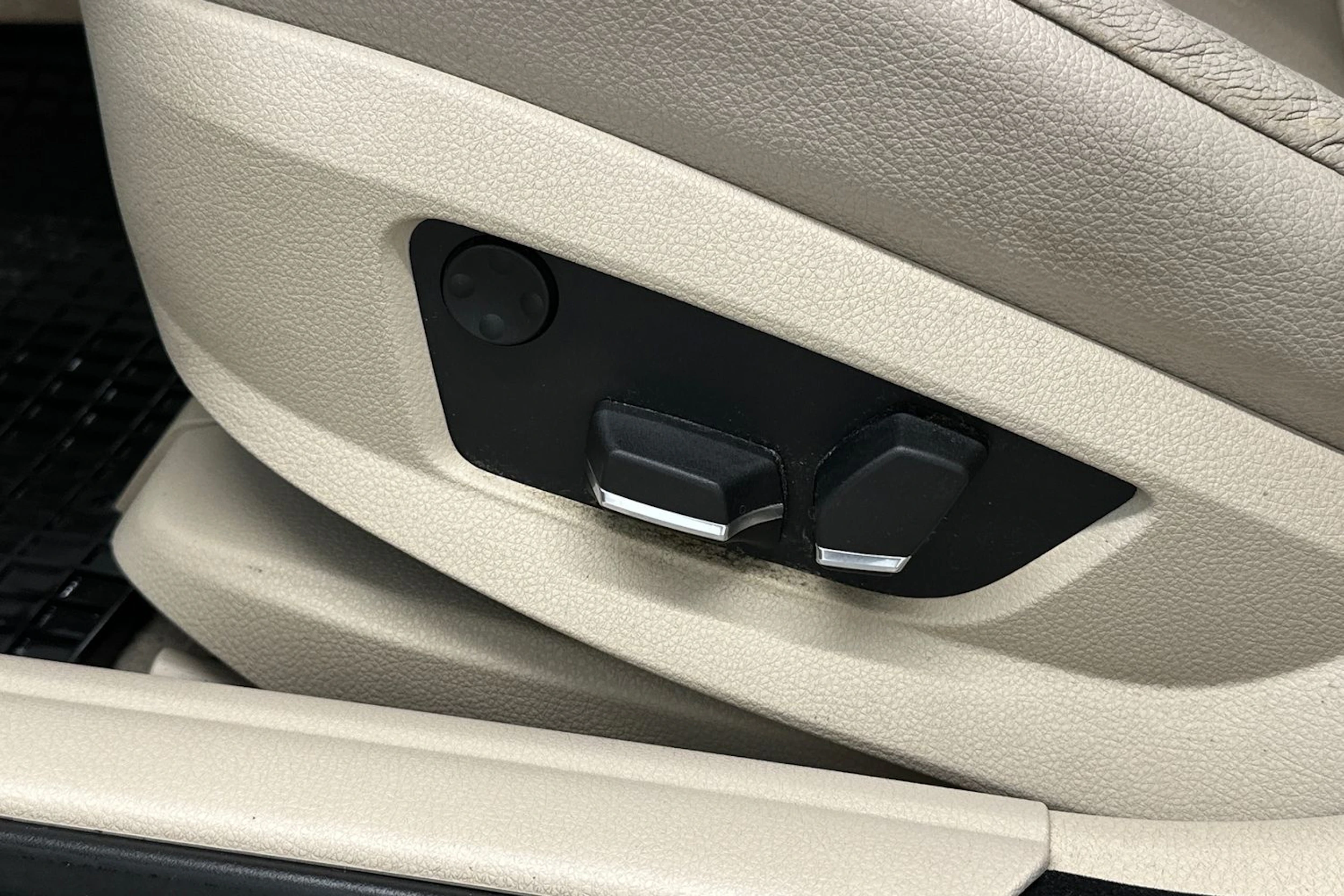 sininen BMW 530 2012 kuva 12.