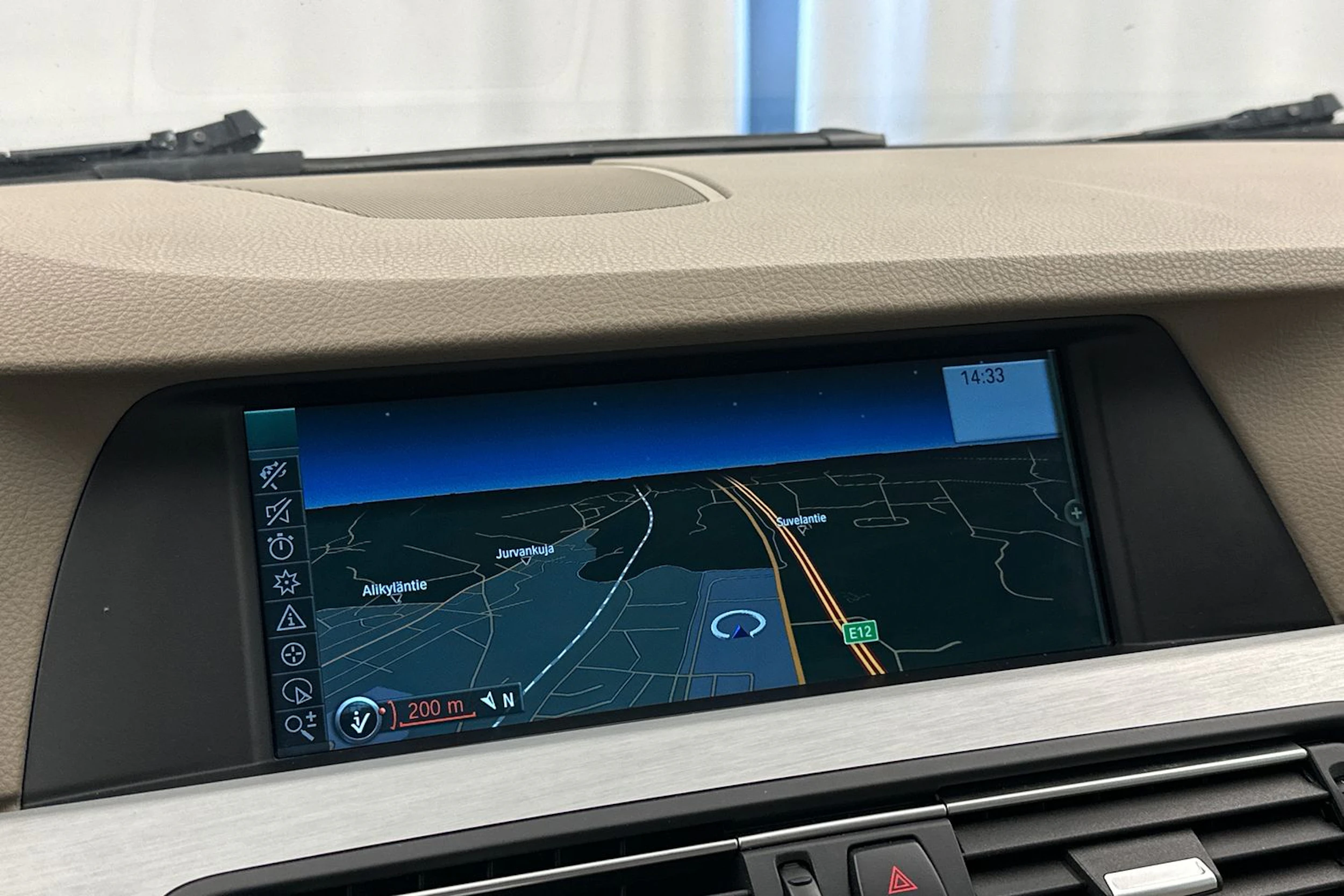sininen BMW 530 2012 kuva 17.