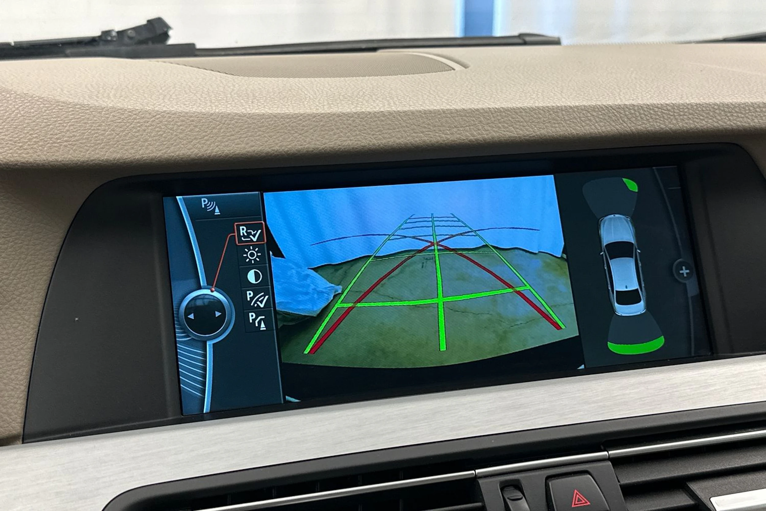 sininen BMW 530 2012 kuva 18.