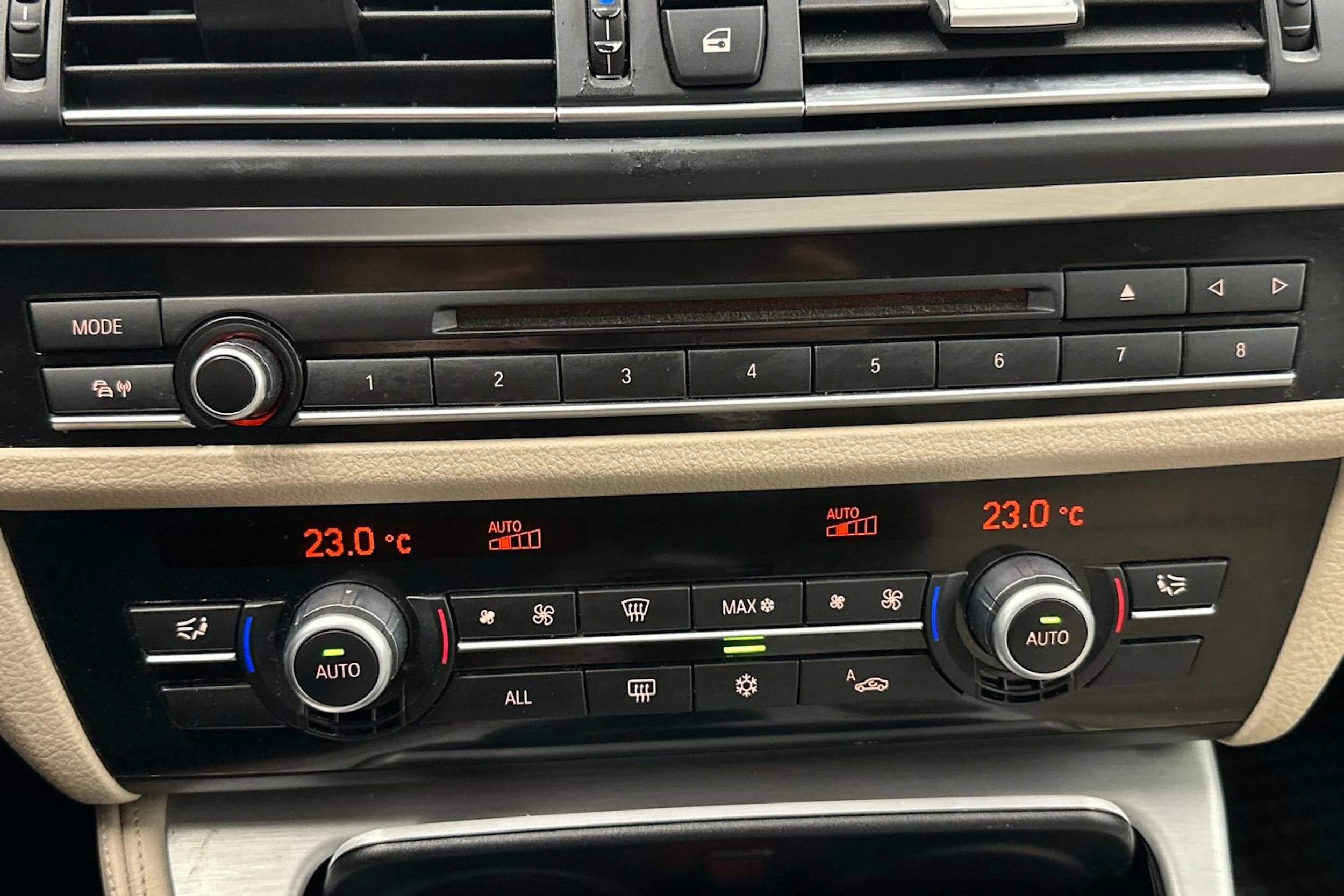 sininen BMW 530 2012 kuva 19.