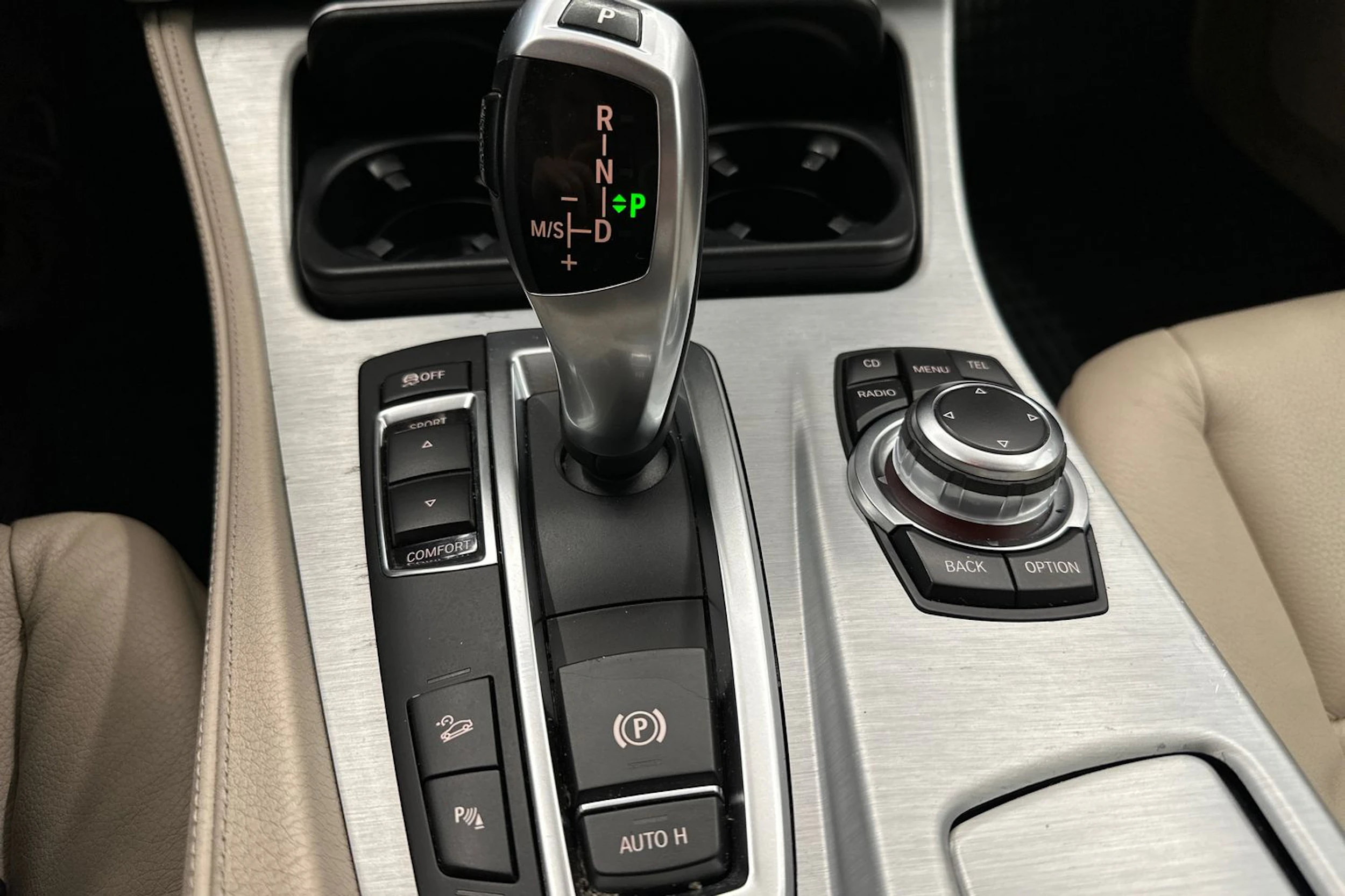 sininen BMW 530 2012 kuva 20.