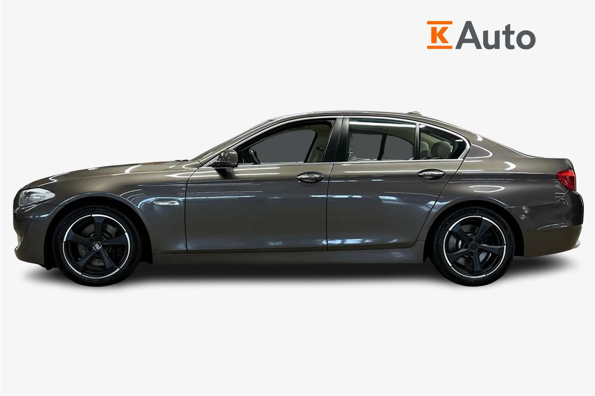 ruskea (beige) BMW 530 2013 kuva 5.