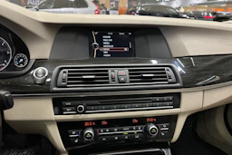 ruskea (beige) BMW 530 2013 kuva 22.