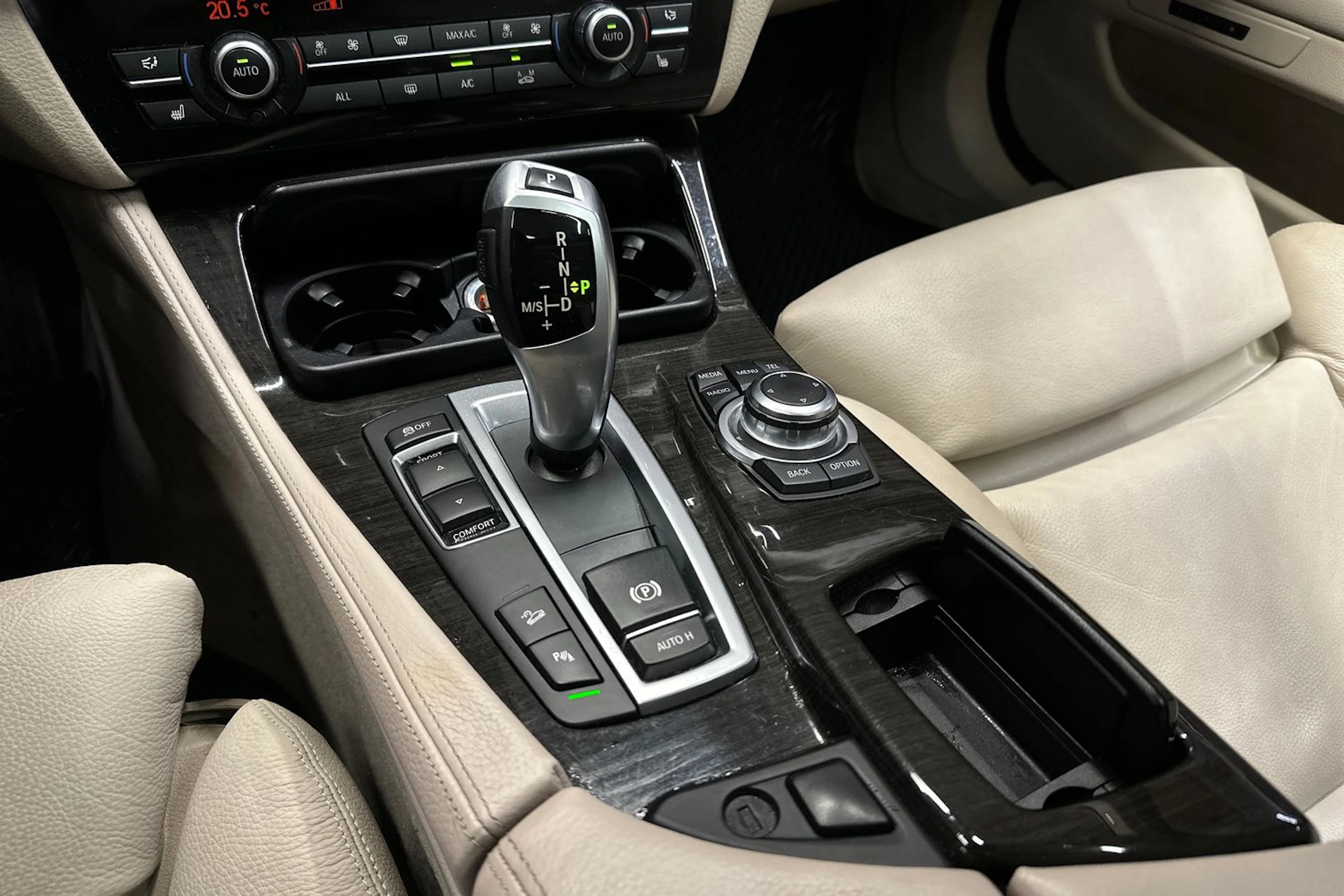 ruskea (beige) BMW 530 2013 kuva 23.