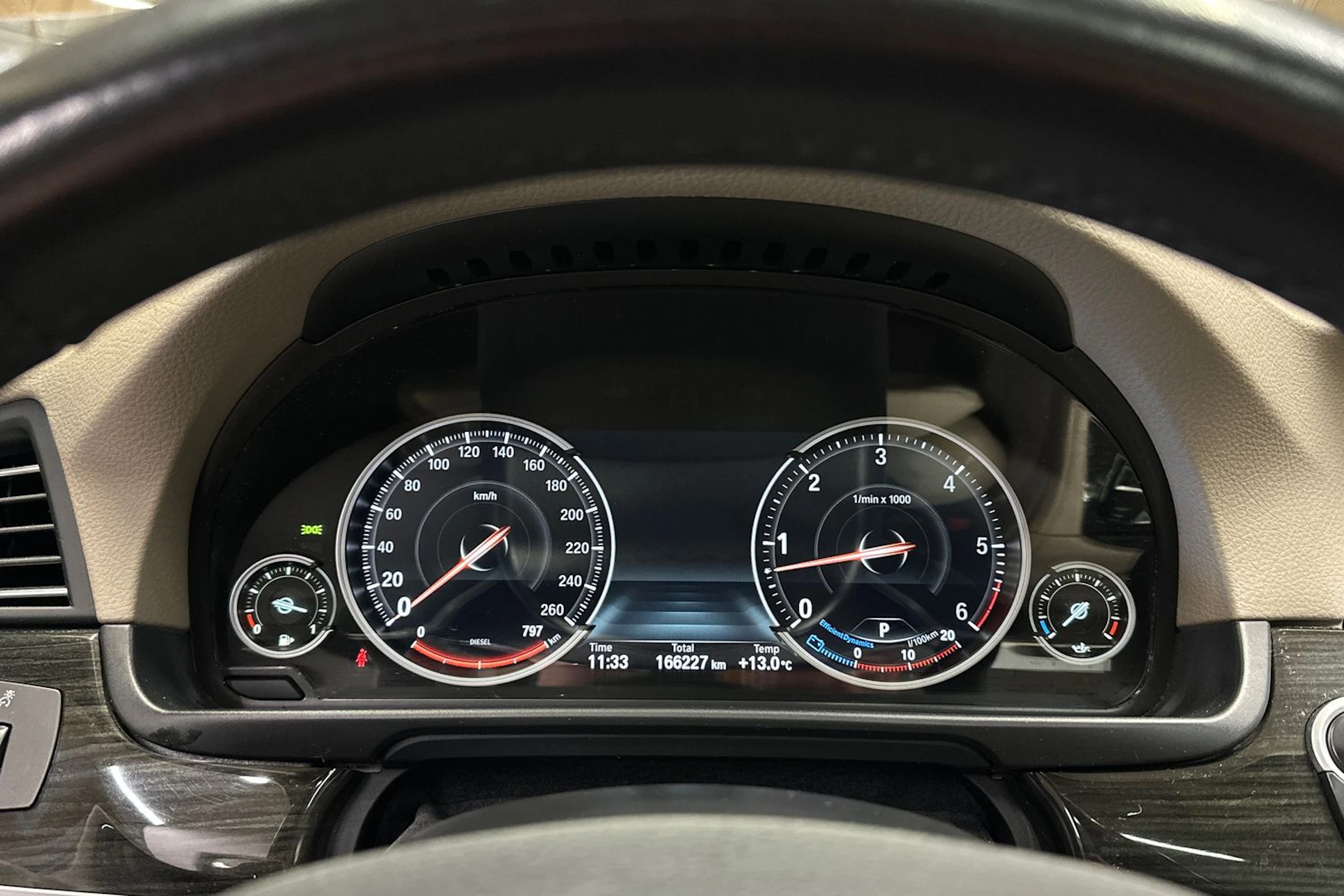 ruskea (beige) BMW 530 2013 kuva 24.