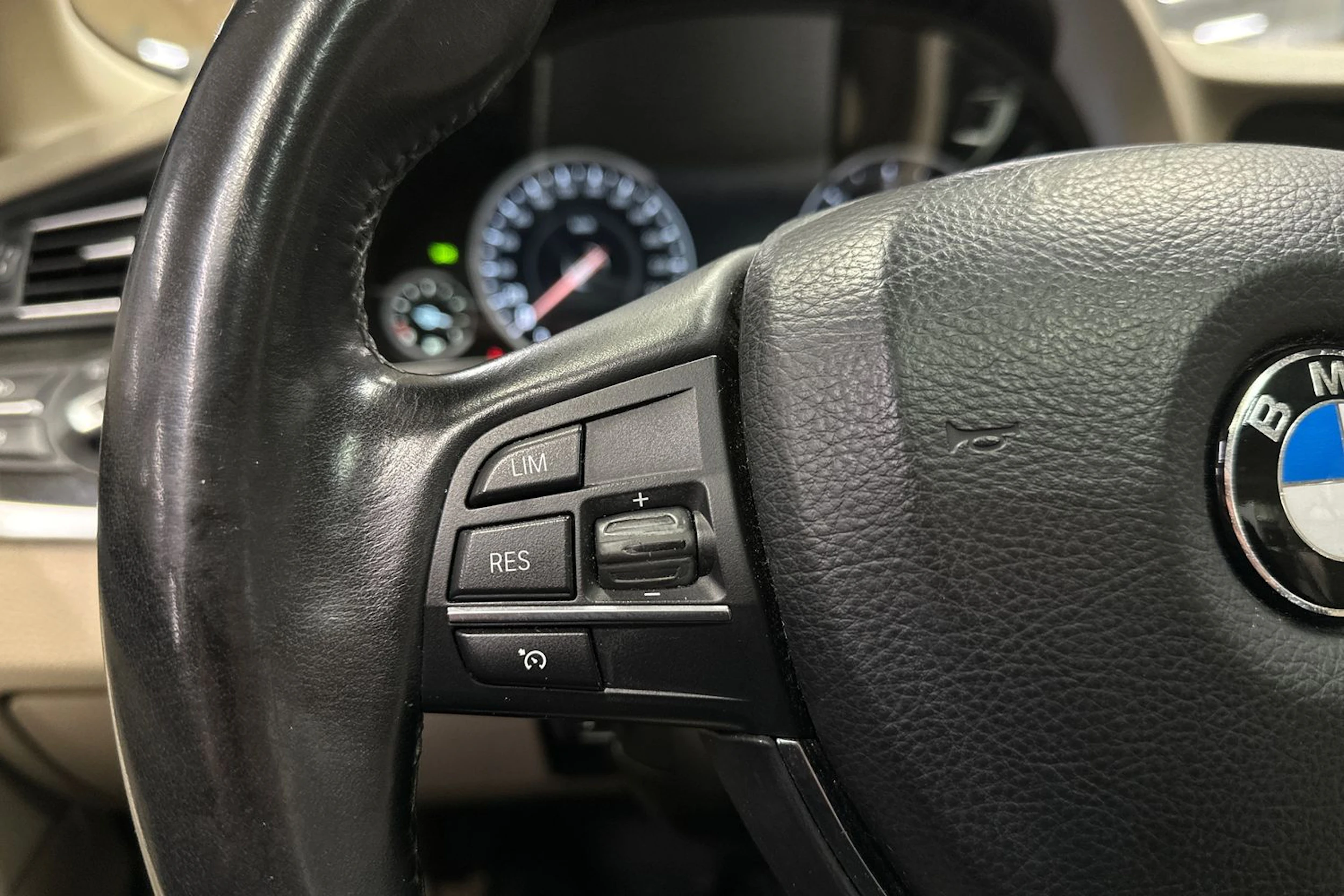 ruskea (beige) BMW 530 2013 kuva 25.