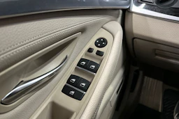 ruskea (beige) BMW 530 2013 kuva 28.