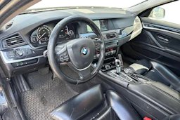 musta BMW 530 2013 kuva 3.