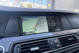 musta BMW 530 2013 kuva 5.