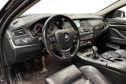 musta BMW 530 2013 kuva 3.
