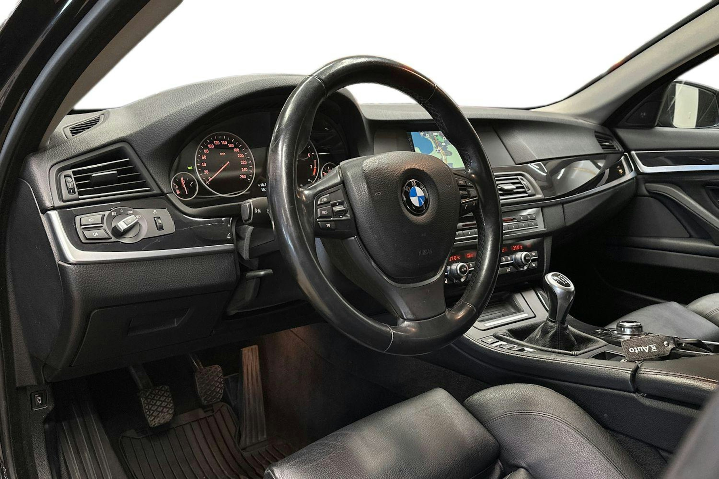 musta BMW 530 2013 kuva 7.