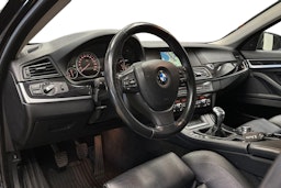 musta BMW 530 2013 kuva 7.