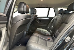 musta BMW 530 2013 kuva 10.