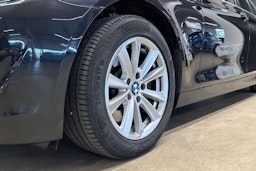 musta BMW 530 2013 kuva 11.