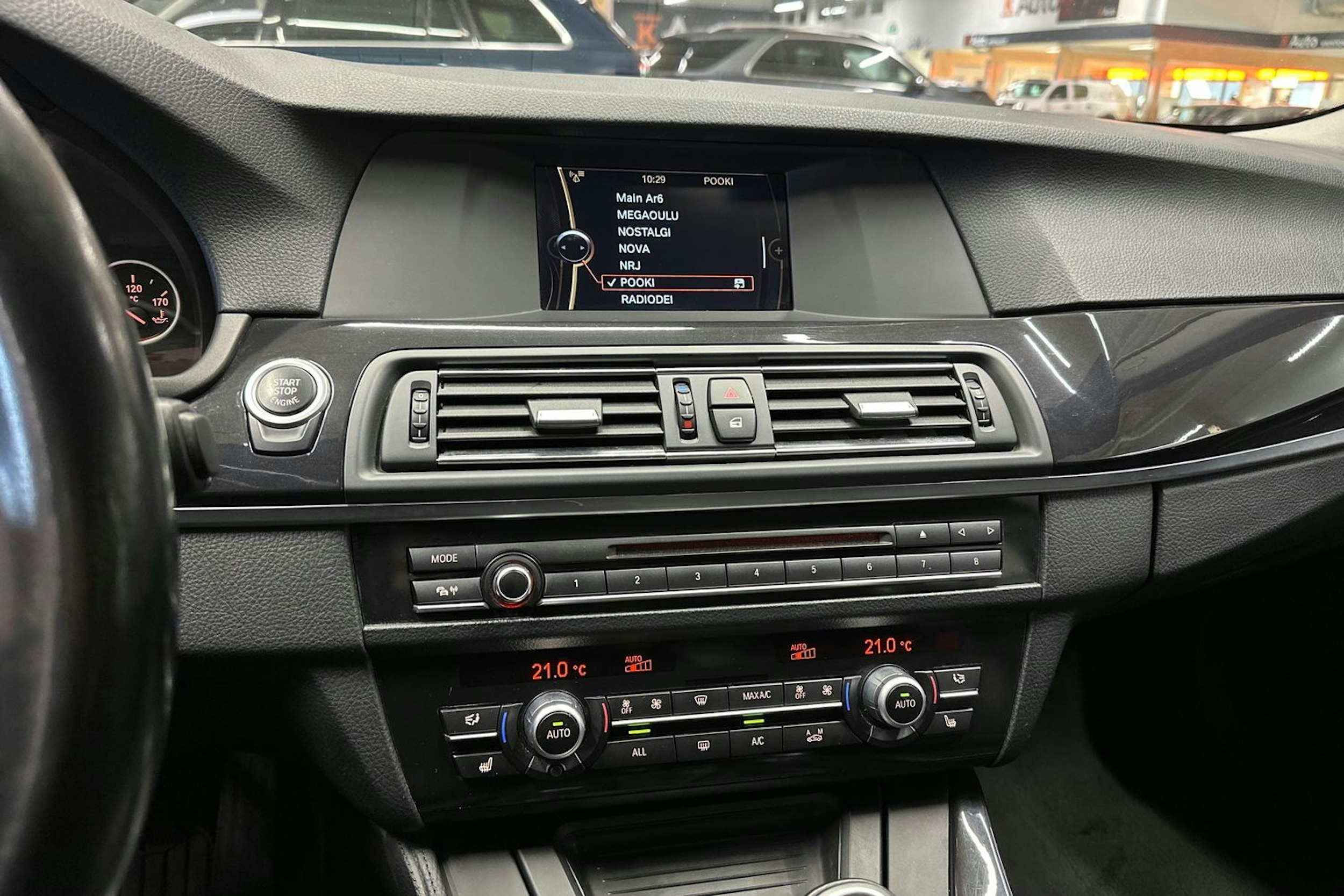 musta BMW 530 2013 kuva 21.