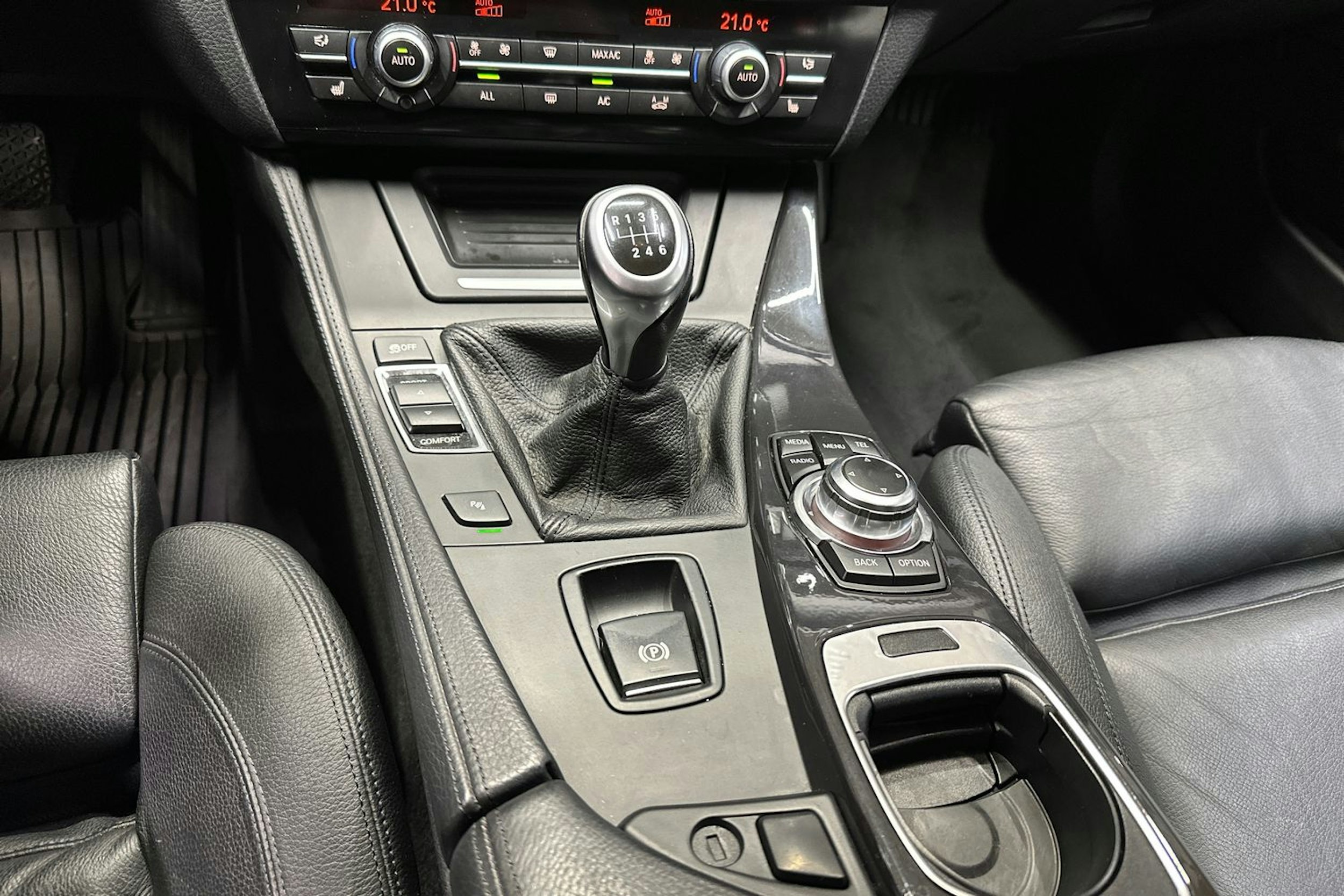 musta BMW 530 2013 kuva 22.
