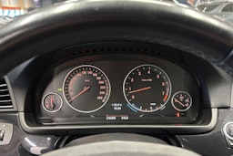 musta BMW 530 2013 kuva 23.