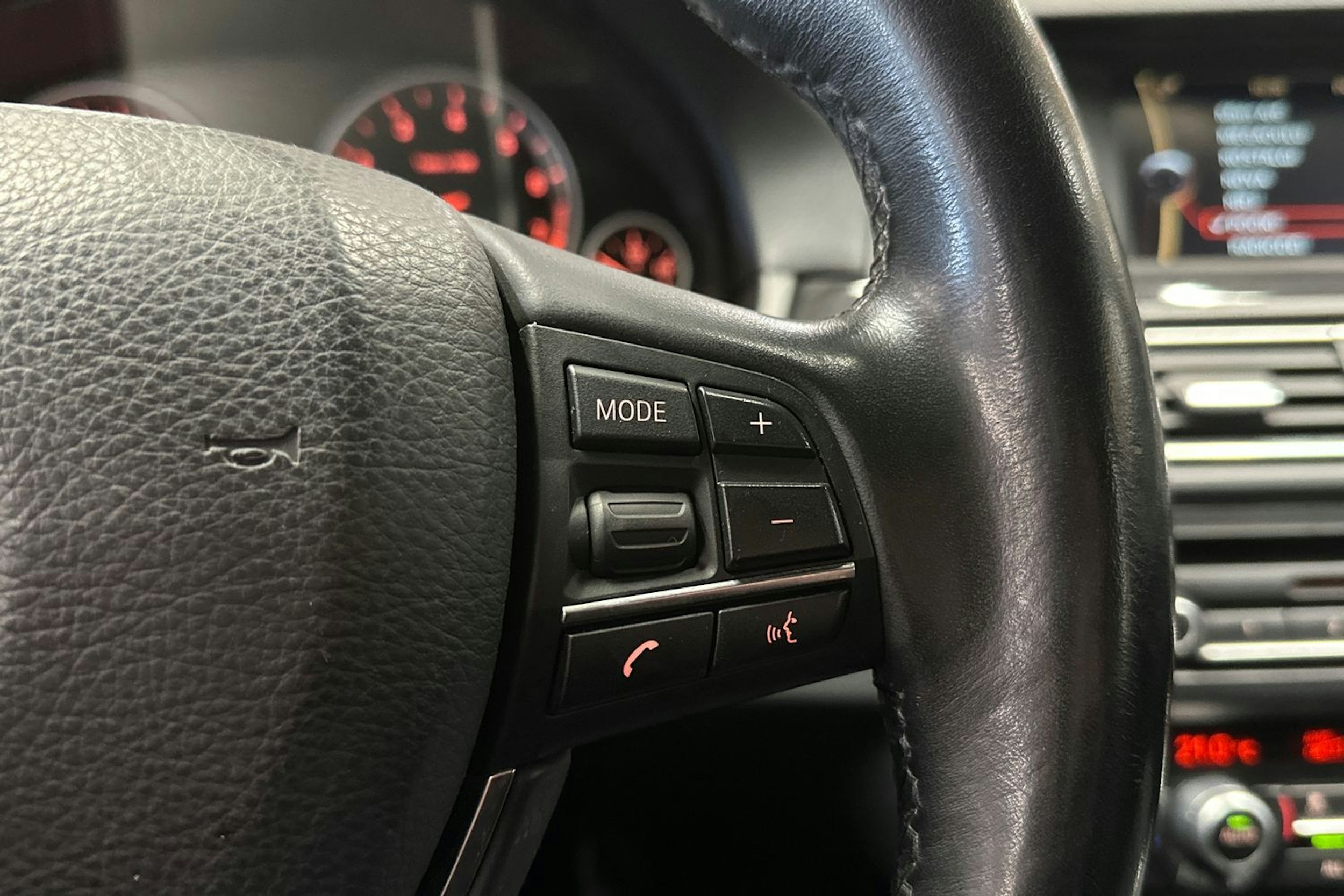 musta BMW 530 2013 kuva 25.