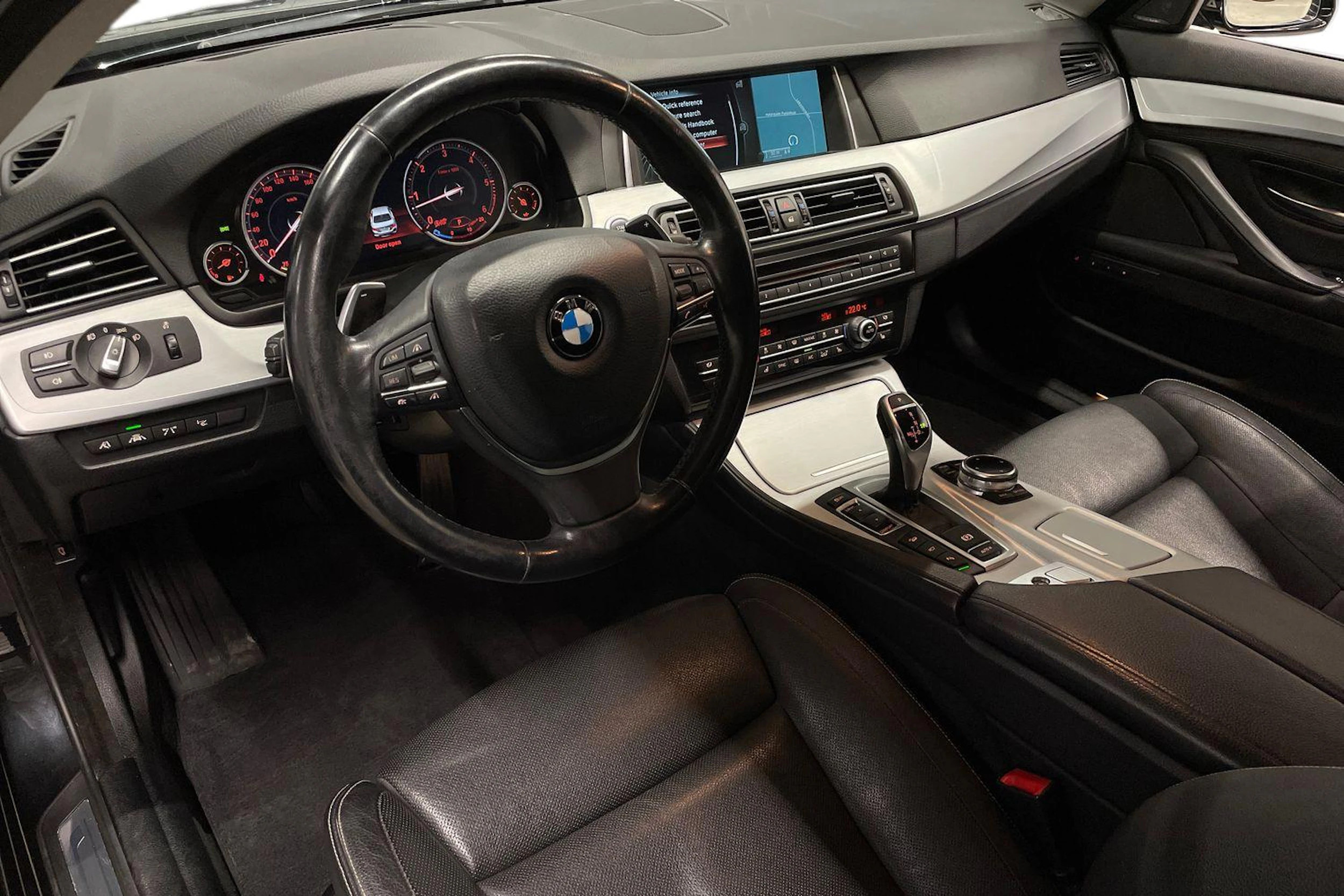 ruskea (beige) BMW 530 2014 kuva 8.