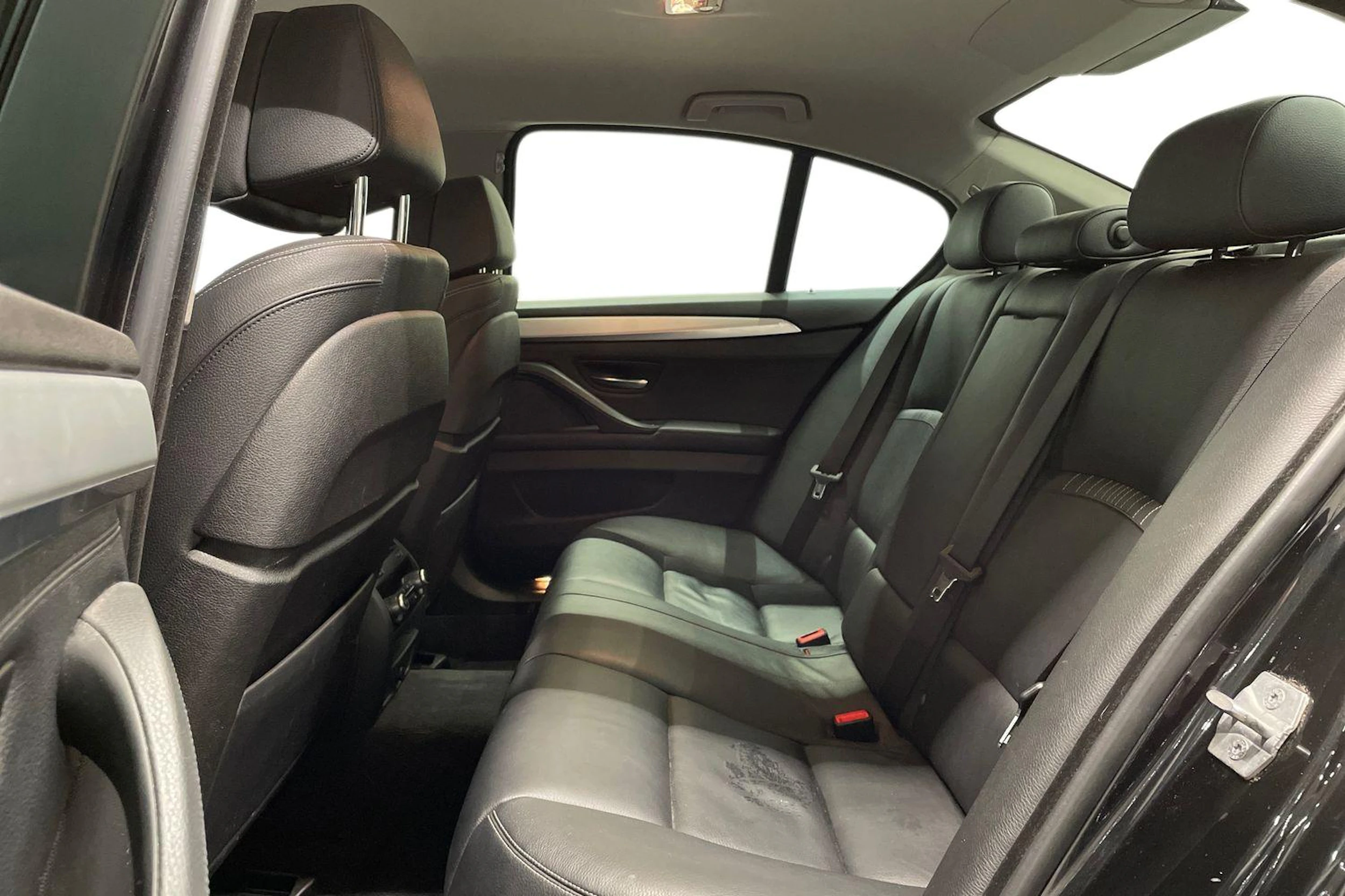 ruskea (beige) BMW 530 2014 kuva 11.