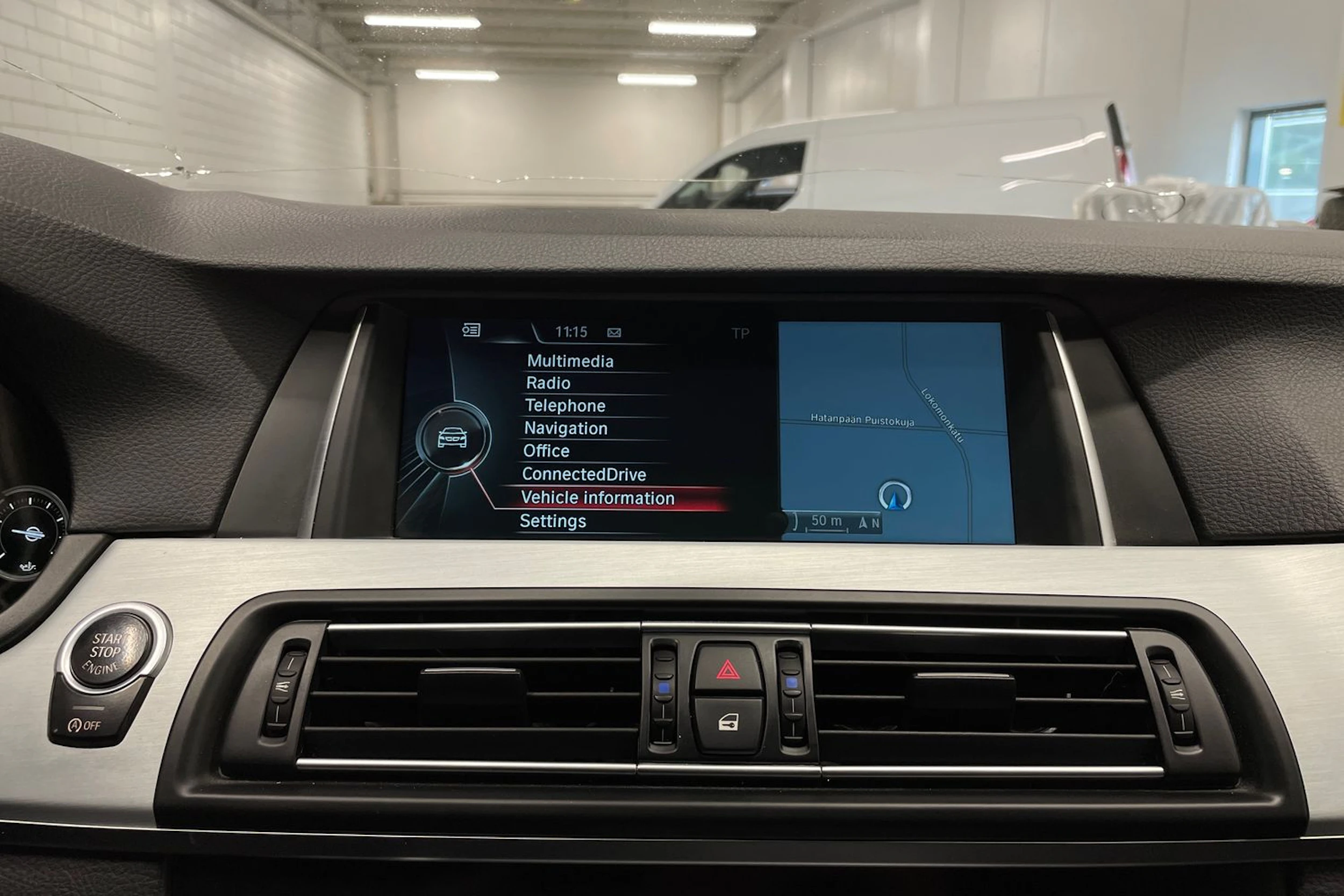 ruskea (beige) BMW 530 2014 kuva 18.
