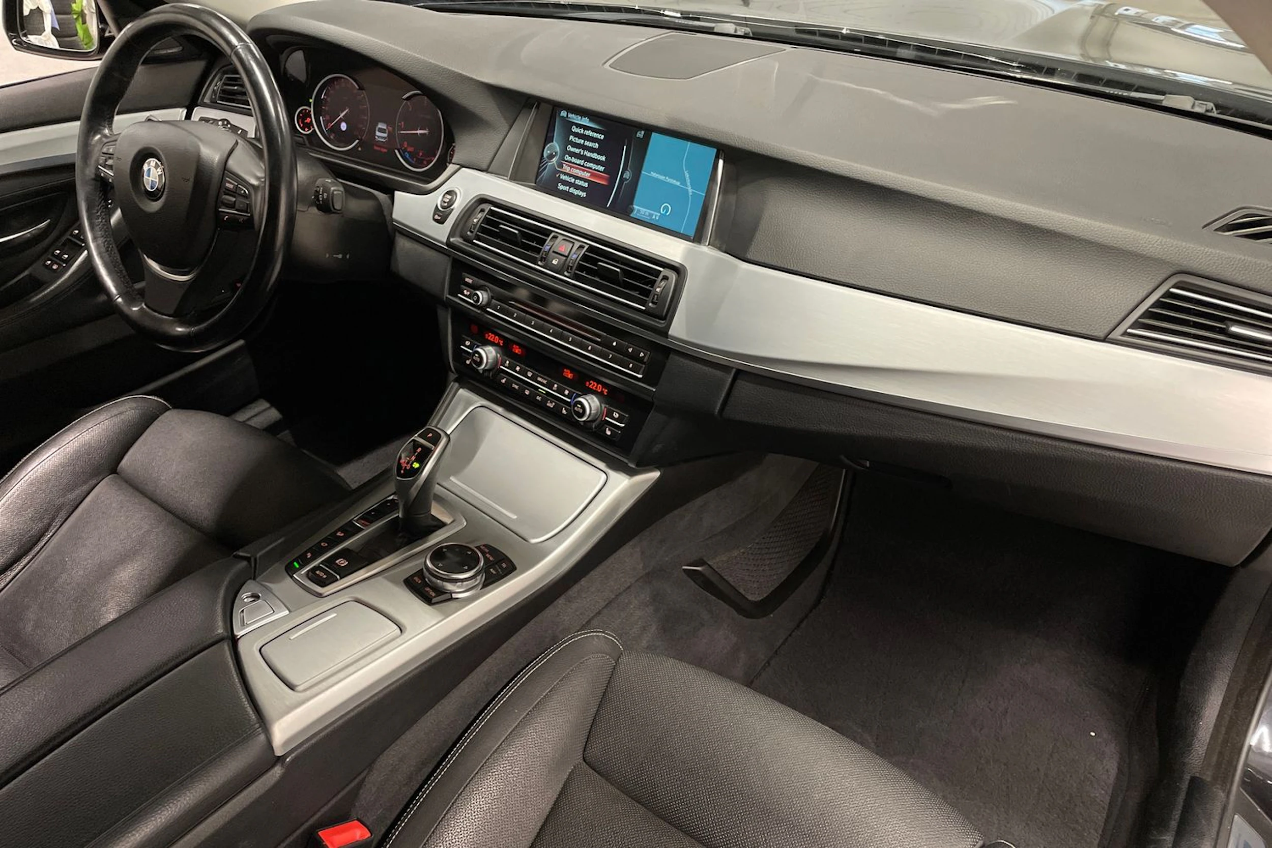 ruskea (beige) BMW 530 2014 kuva 31.