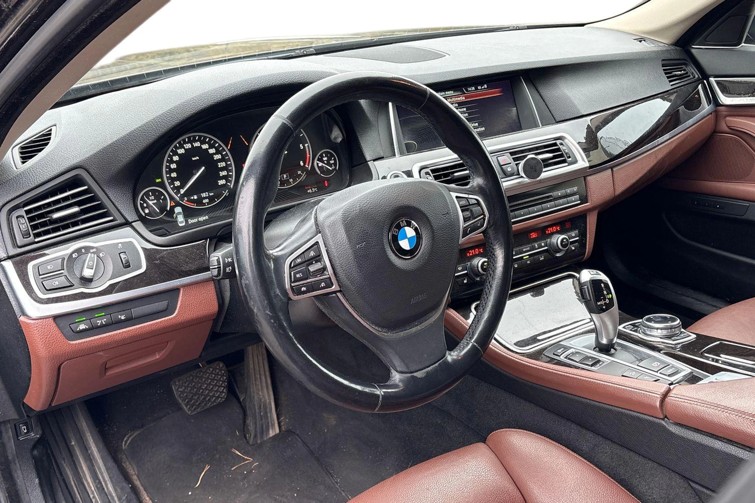 harmaa BMW 530 2014 kuva 3.