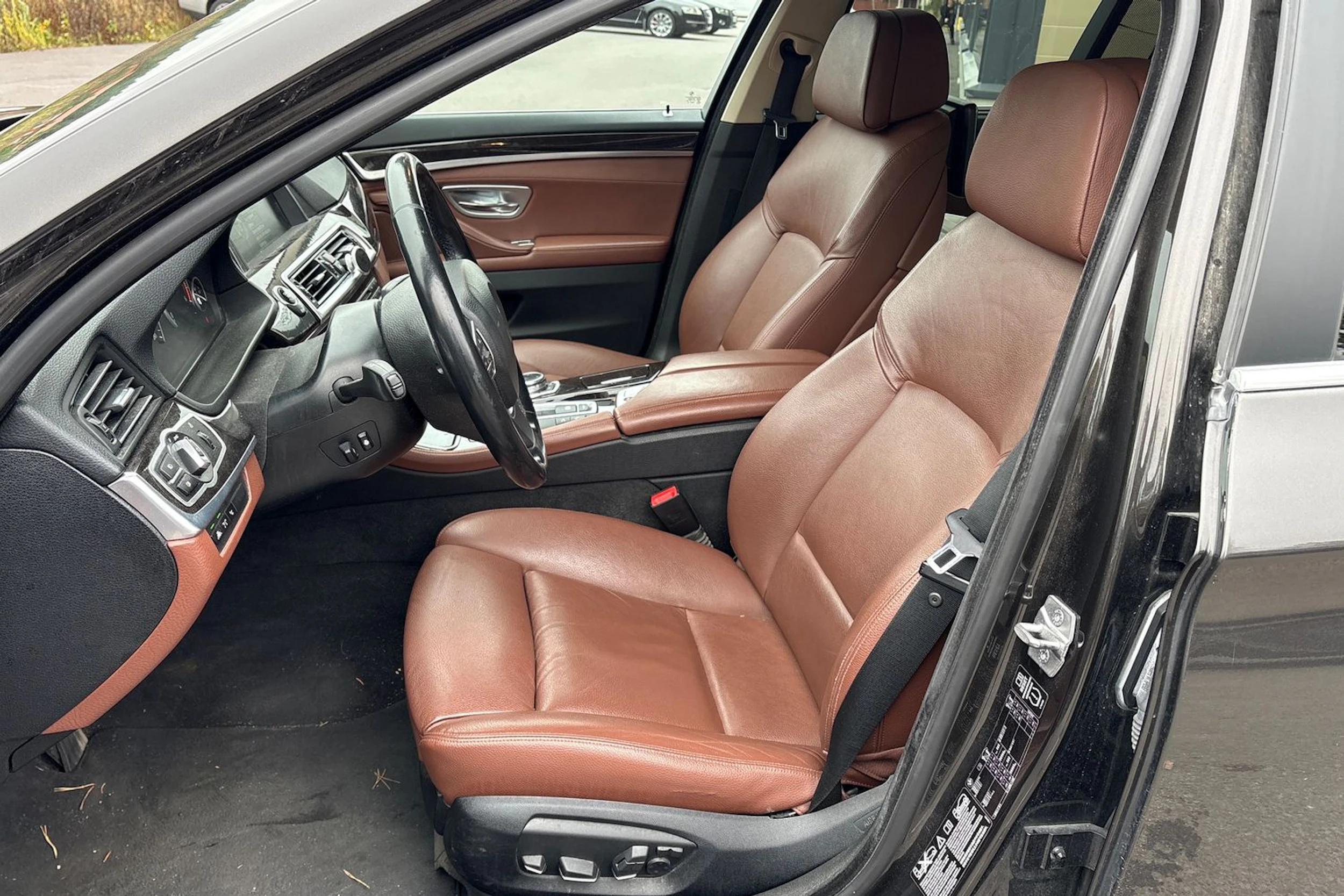 harmaa BMW 530 2014 kuva 4.