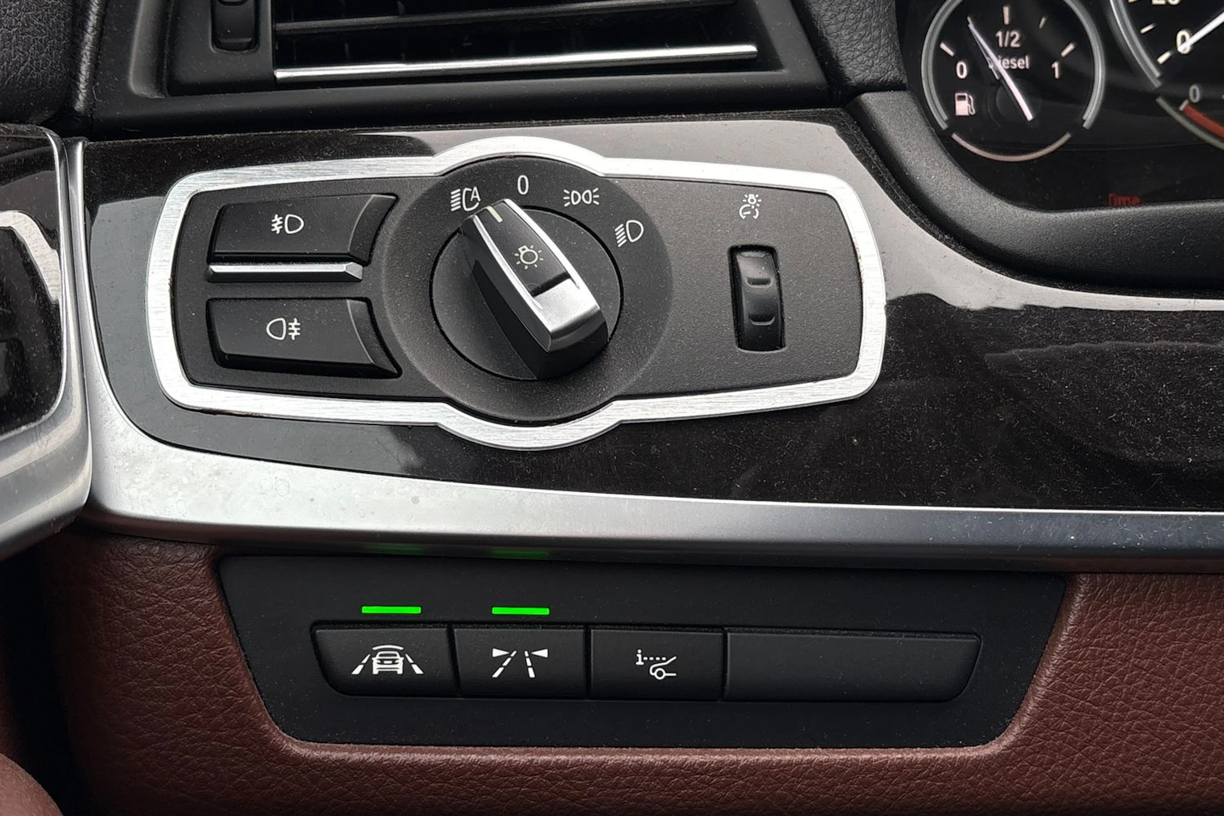 harmaa BMW 530 2014 kuva 7.