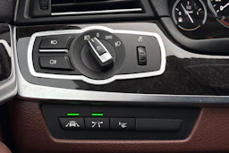 harmaa BMW 530 2014 kuva 7.