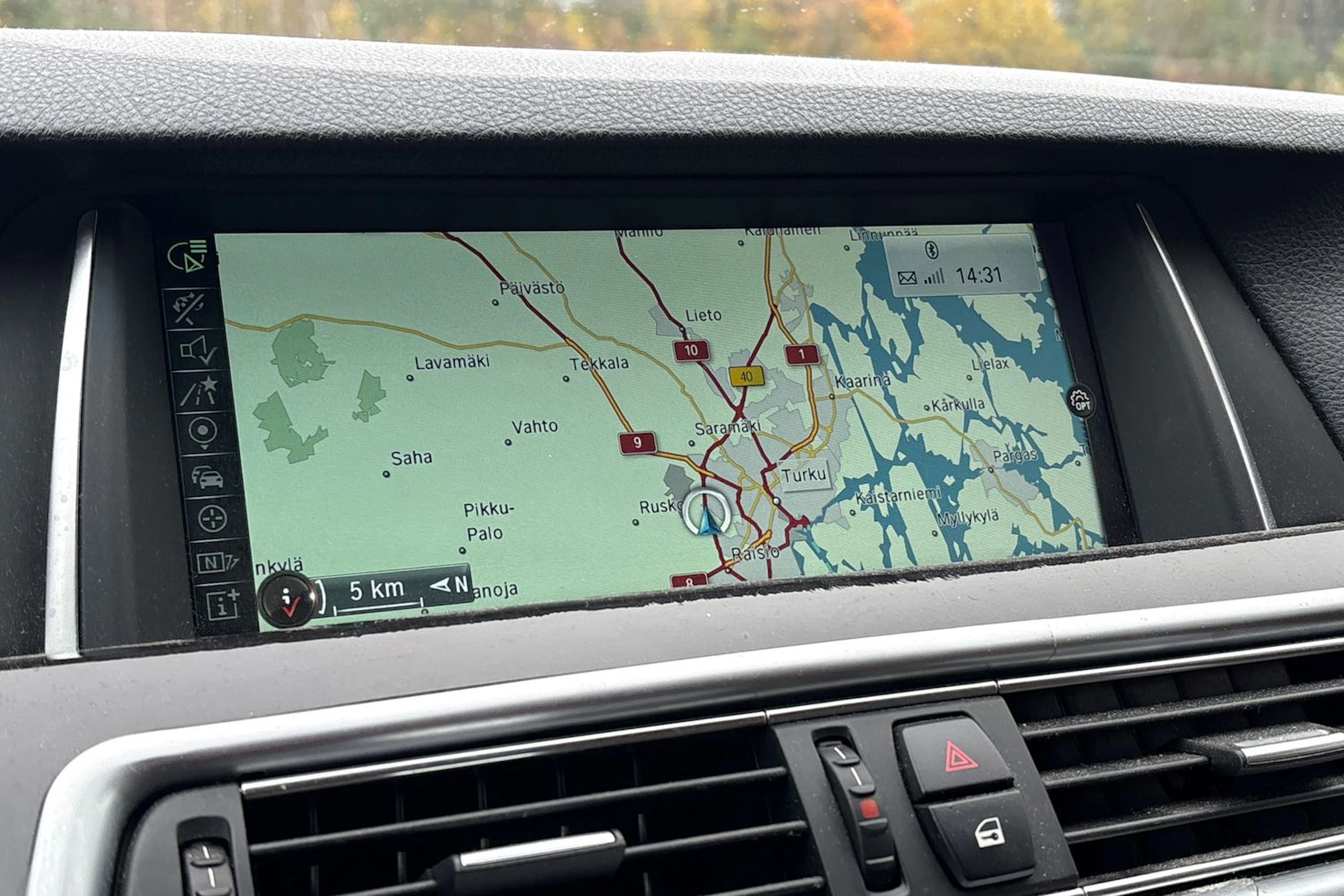 harmaa BMW 530 2014 kuva 8.
