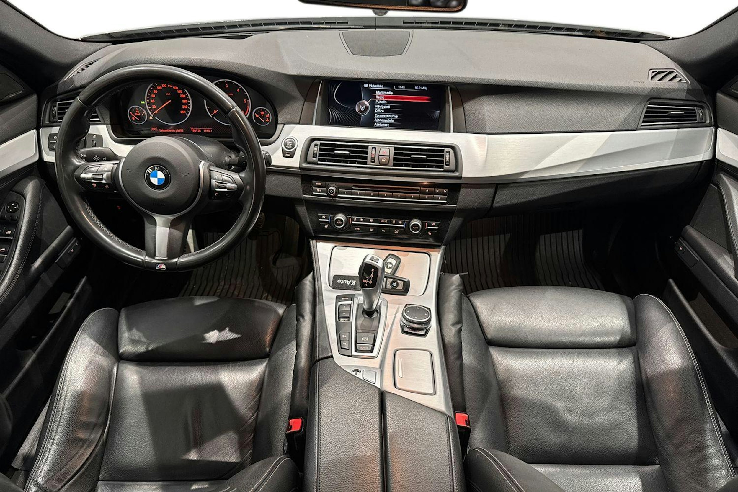 harmaa BMW 530 2016 kuva 9.