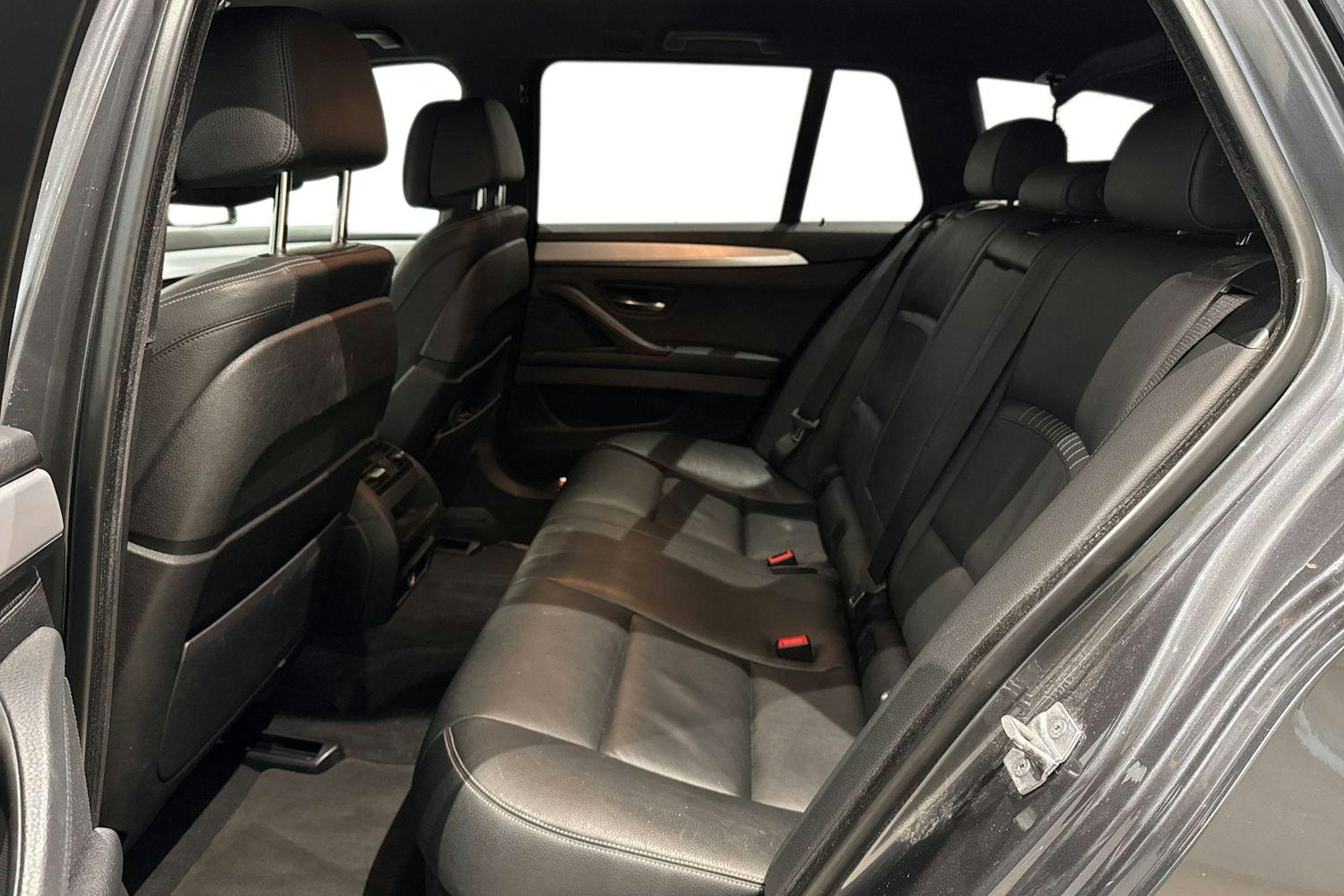 harmaa BMW 530 2016 kuva 10.