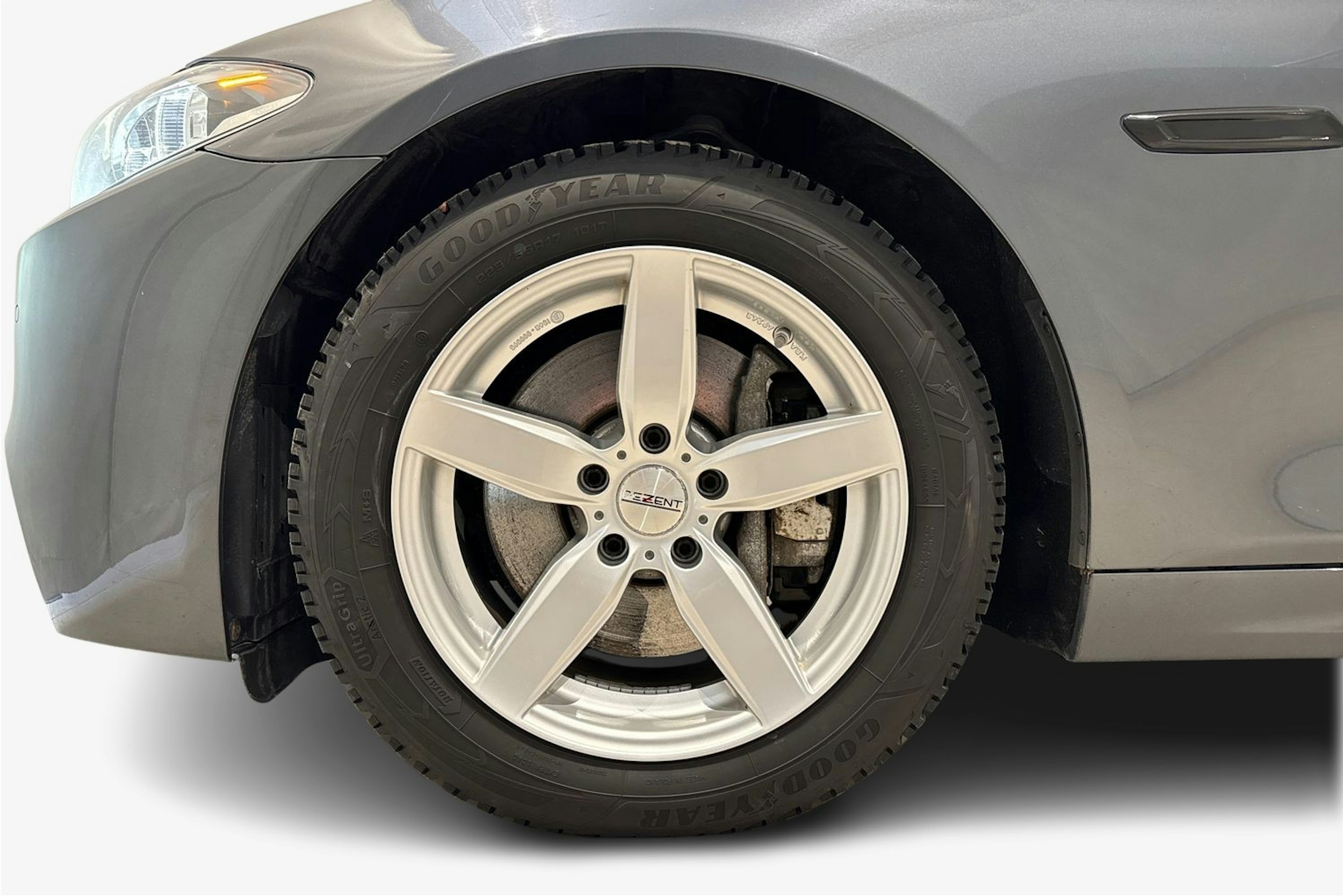 harmaa BMW 530 2016 kuva 11.