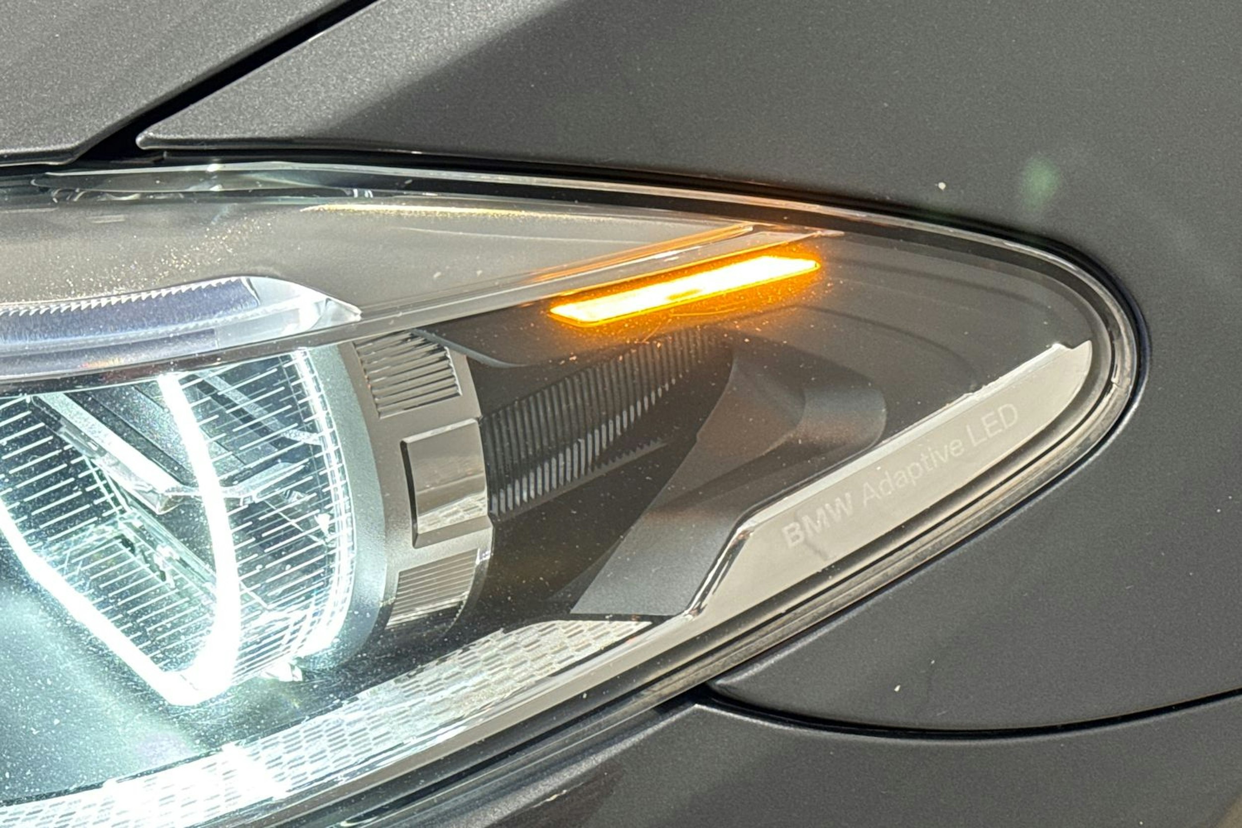 harmaa BMW 530 2016 kuva 15.