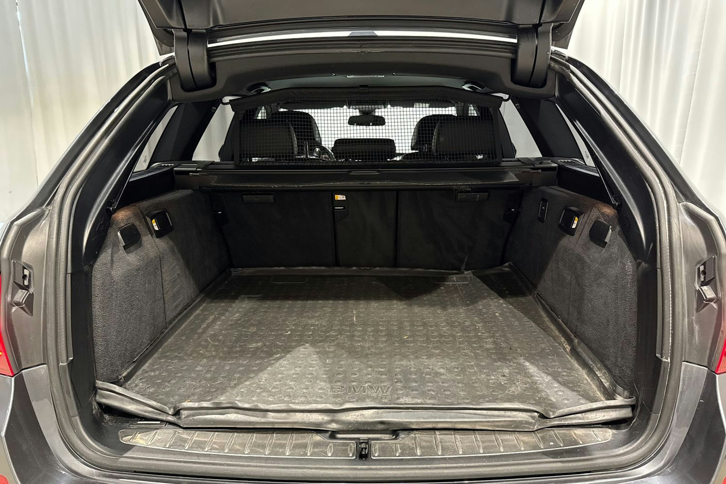 harmaa BMW 530 2016 kuva 16.