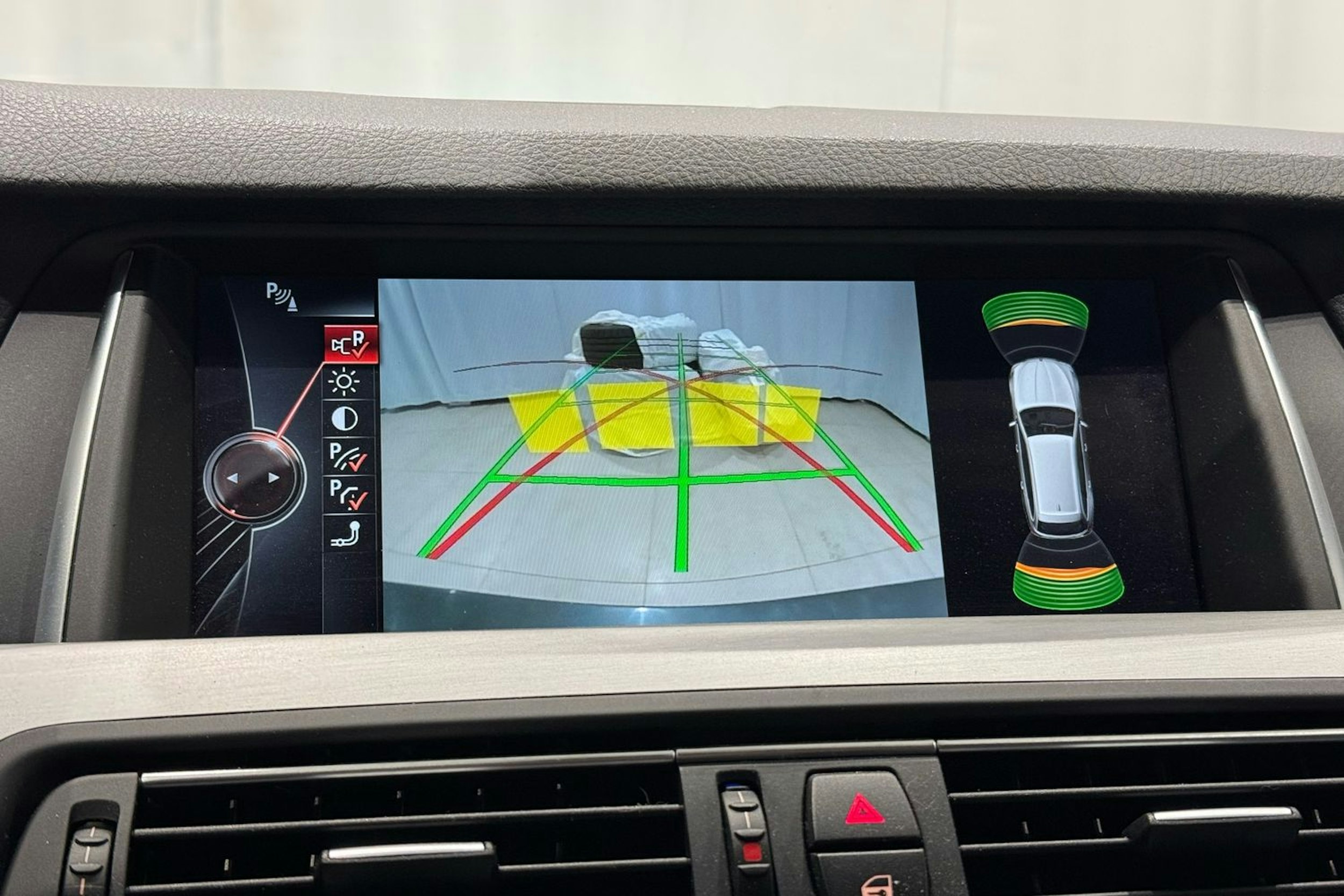 harmaa BMW 530 2016 kuva 27.