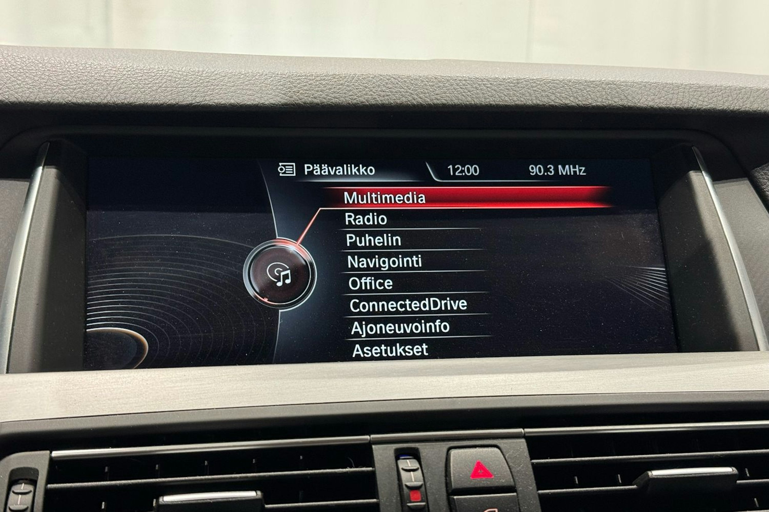 harmaa BMW 530 2016 kuva 28.