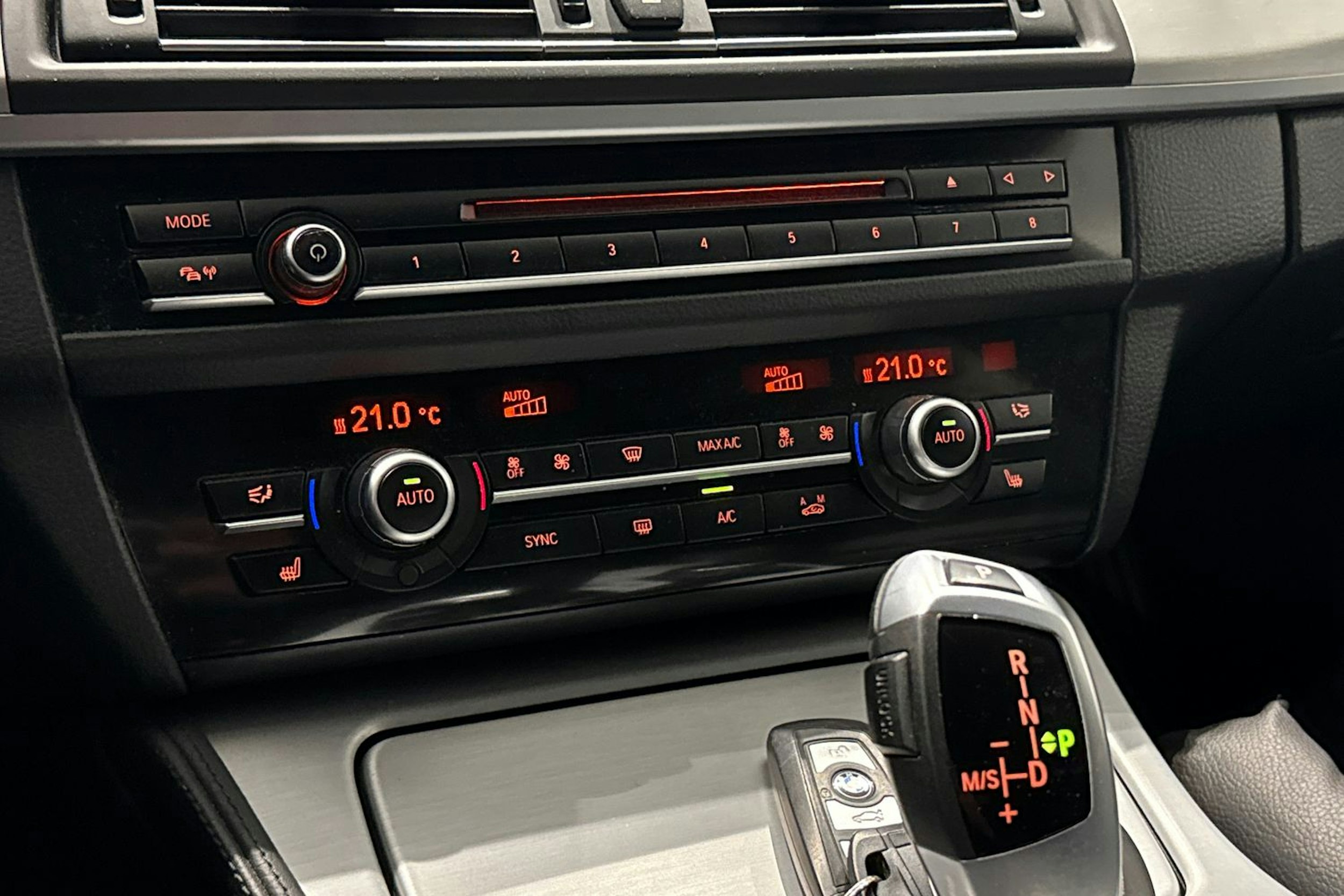 harmaa BMW 530 2016 kuva 32.