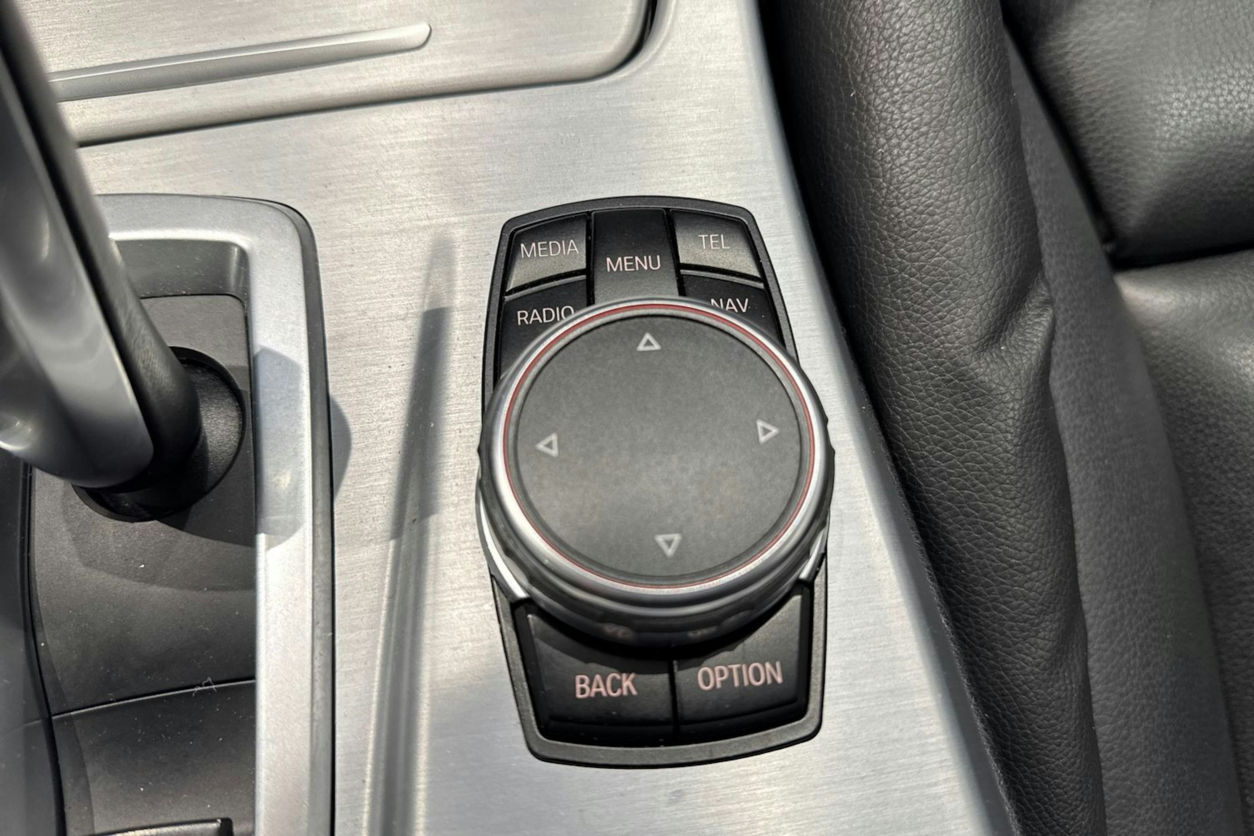 harmaa BMW 530 2016 kuva 34.