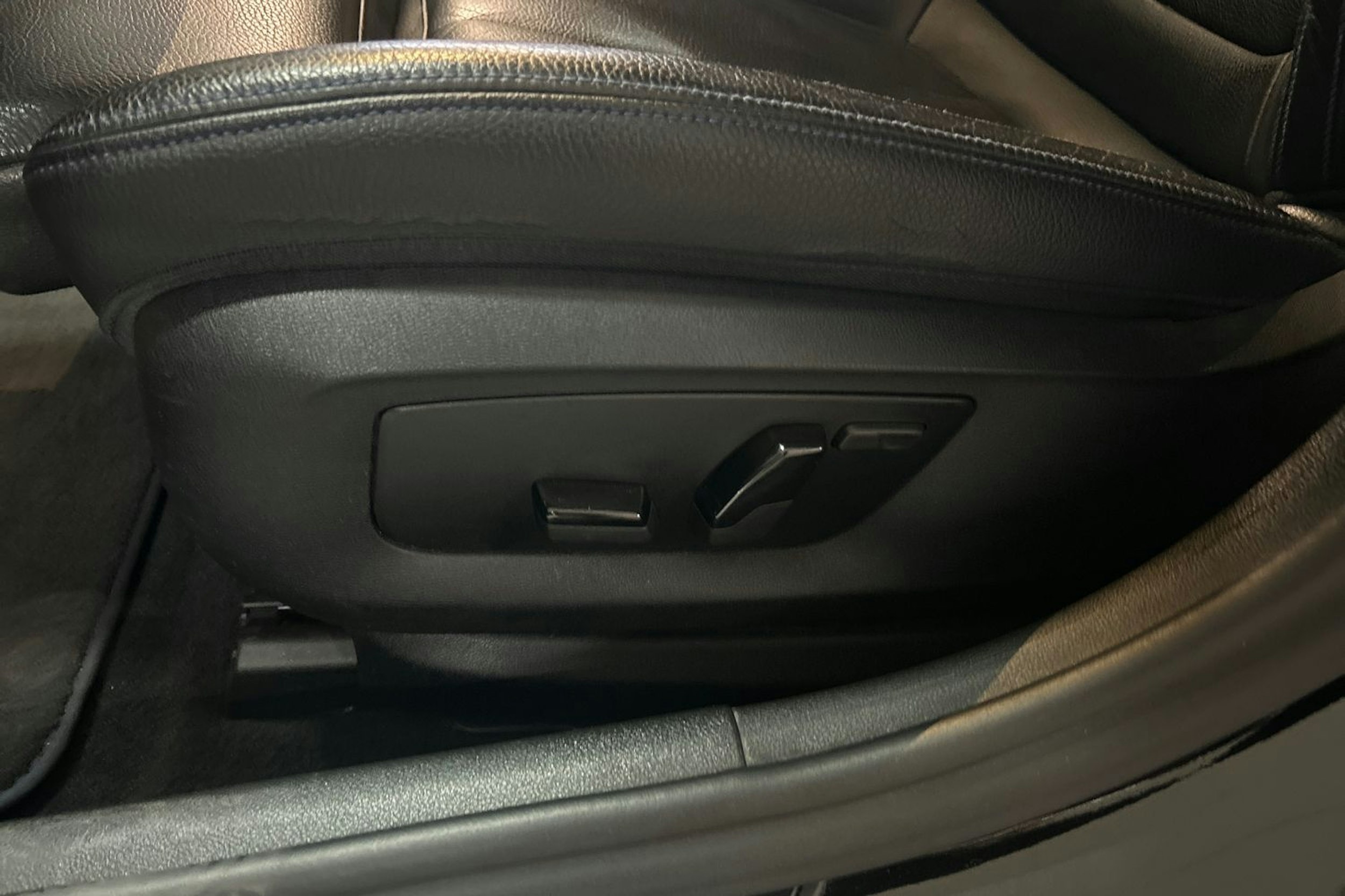 musta BMW 530 2017 kuva 27.