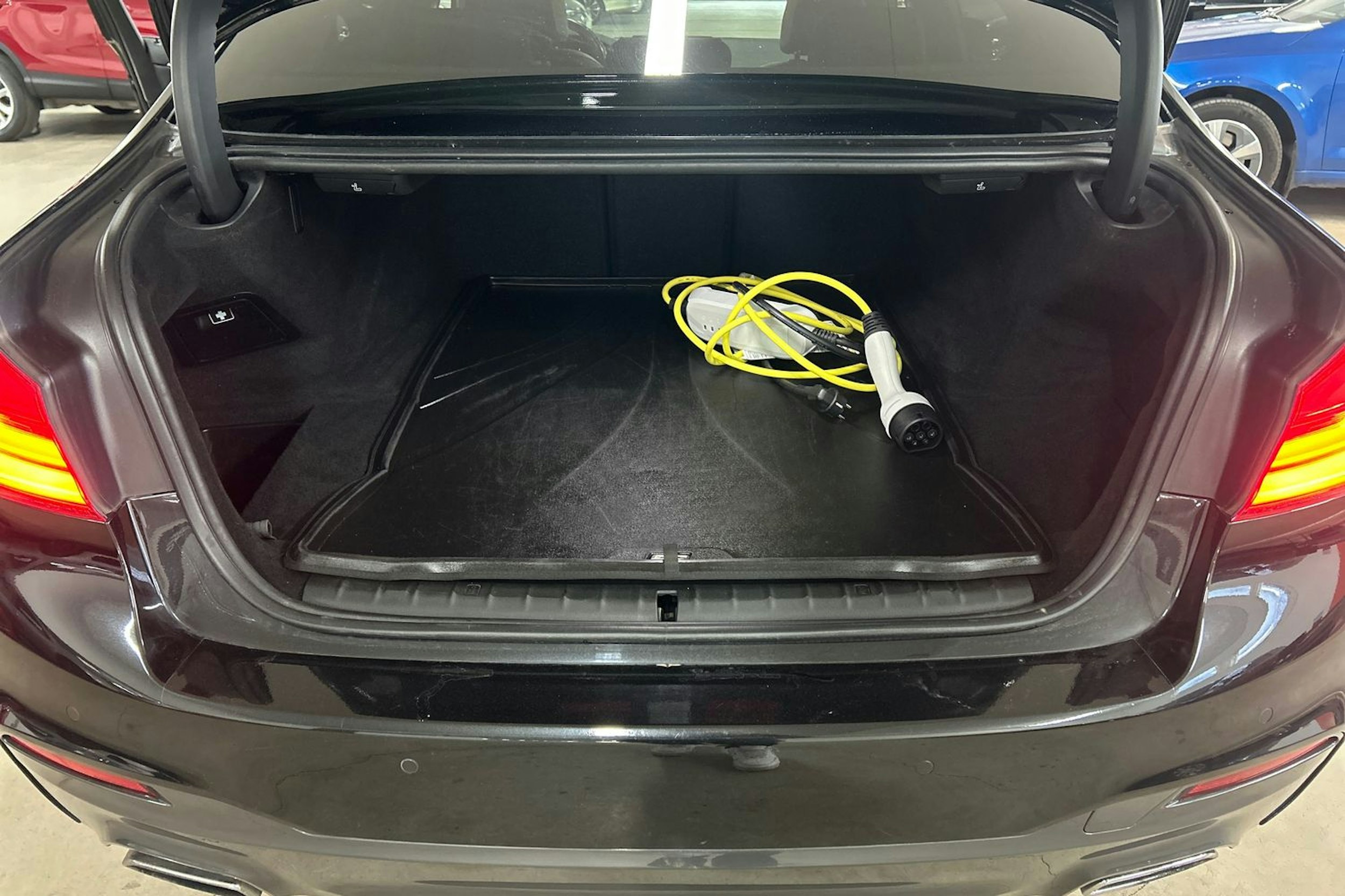 musta BMW 530 2017 kuva 28.