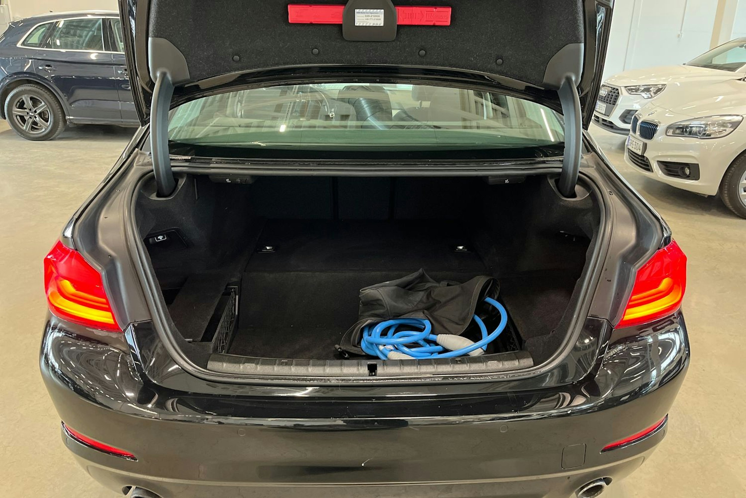 musta BMW 530 2017 kuva 33.