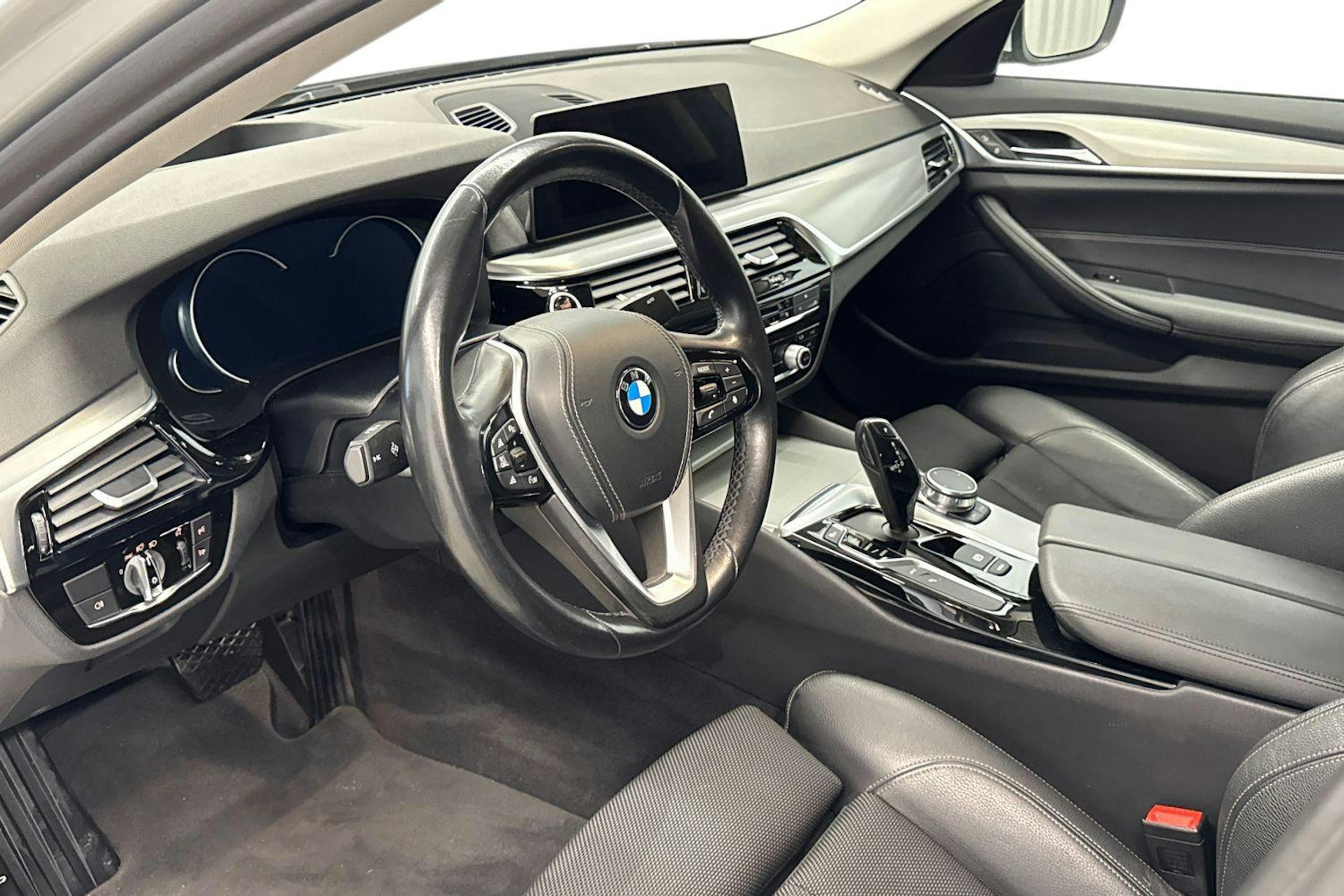 hopea BMW 530 2017 kuva 7.