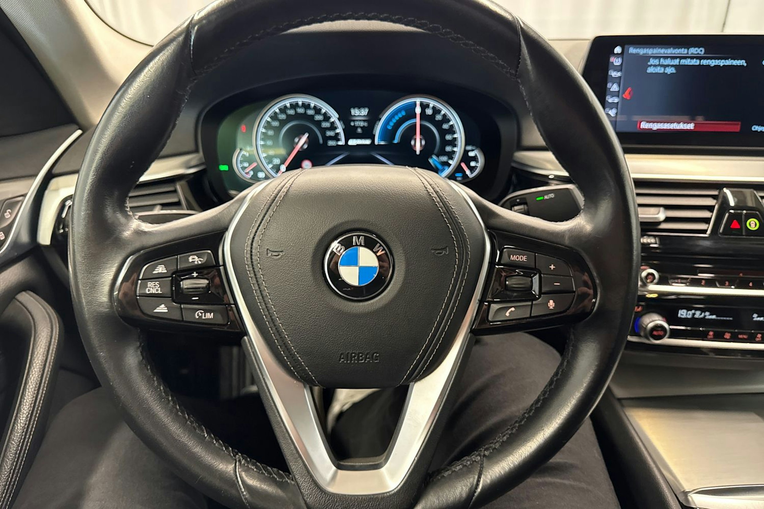 hopea BMW 530 2017 kuva 14.